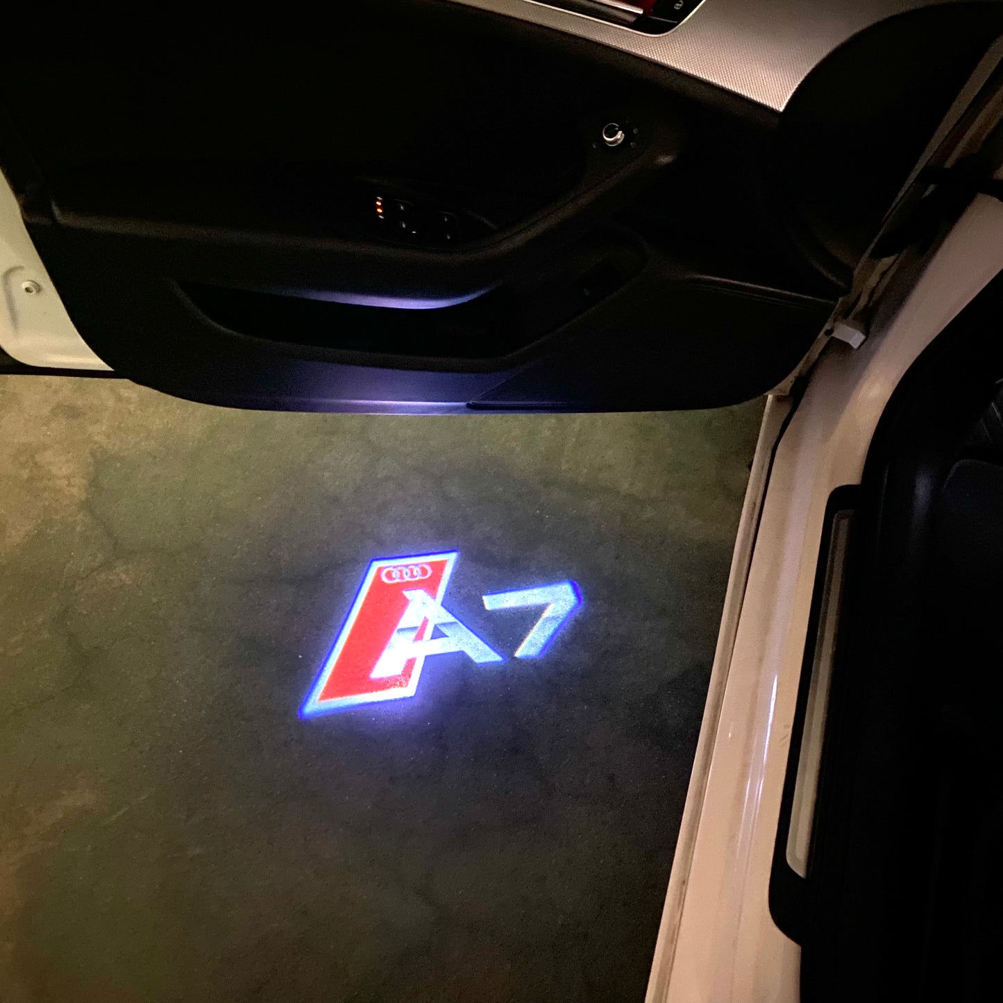 AUDI A7 LOGO PROJECTOT LIGHTS (quantity 1 = 2 Logo Films /2 door lights)Nr.12B83