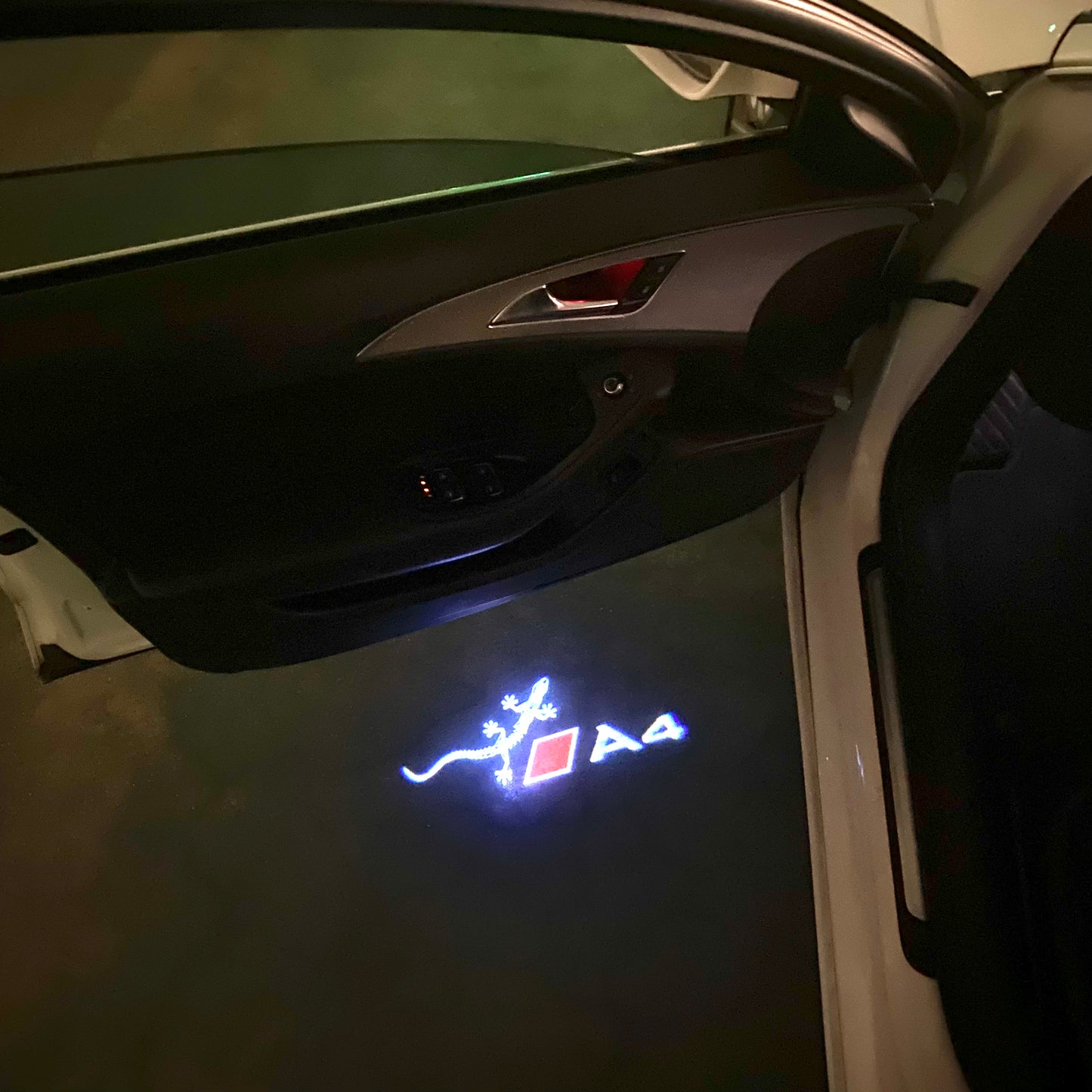 AUDI A4 LOGO PROJECTOT LIGHTS (quantity 1 = 2 Logo Films /2 door lights)Nr.12B99