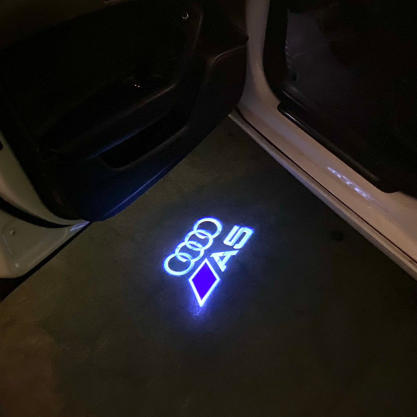 AUDI A5 LOGO PROJECTOT LIGHTS (quantity 1 = 2 Logo Films /2 door lights)Nr.12B101