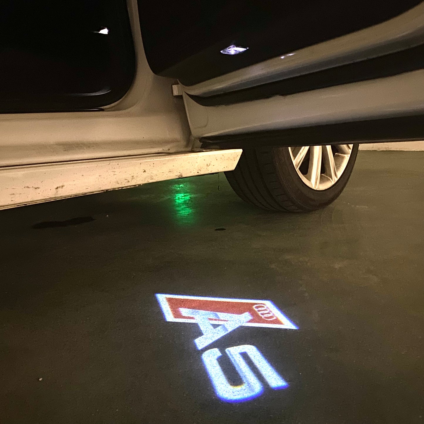 AUDI A5 LOGO PROJECTOT LIGHTS (quantity 1 = 2 Logo Films /2 door lights)Nr.12B97