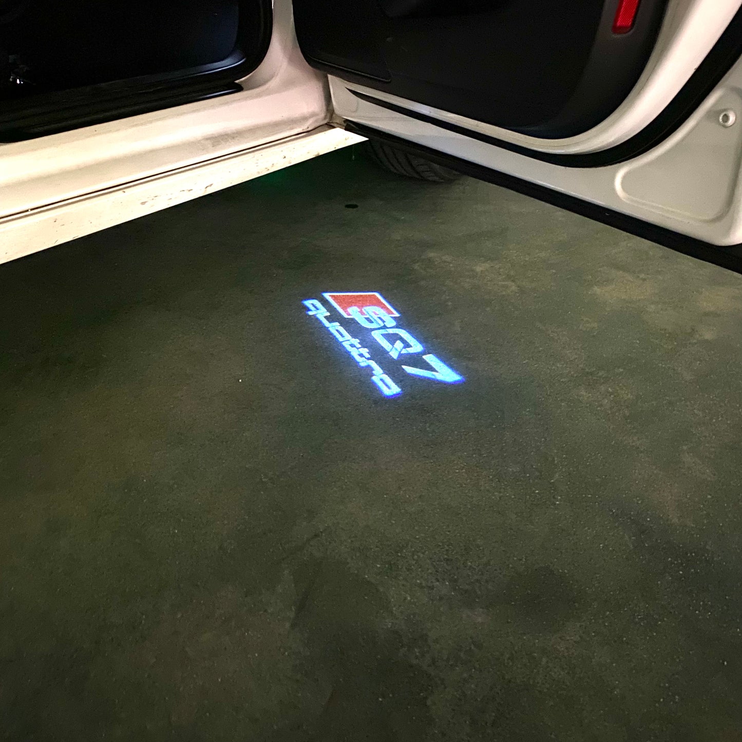 AUDI SQ7 LOGO PROJECTOT LIGHTS (quantity 1 = 2 Logo Films /2 door lights)Nr.12B64