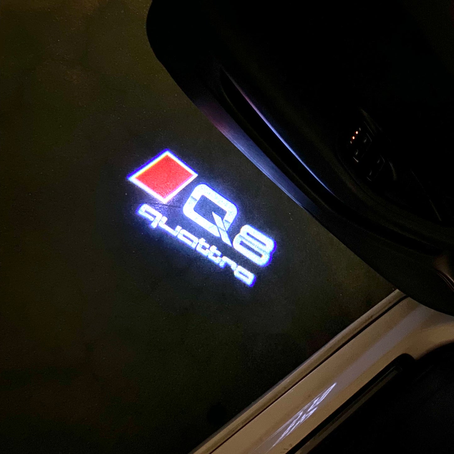 AUDI Q8 LOGO PROJECTOT LIGHTS (quantity 1 = 2 Logo Films /2 door lights)Nr.12B34