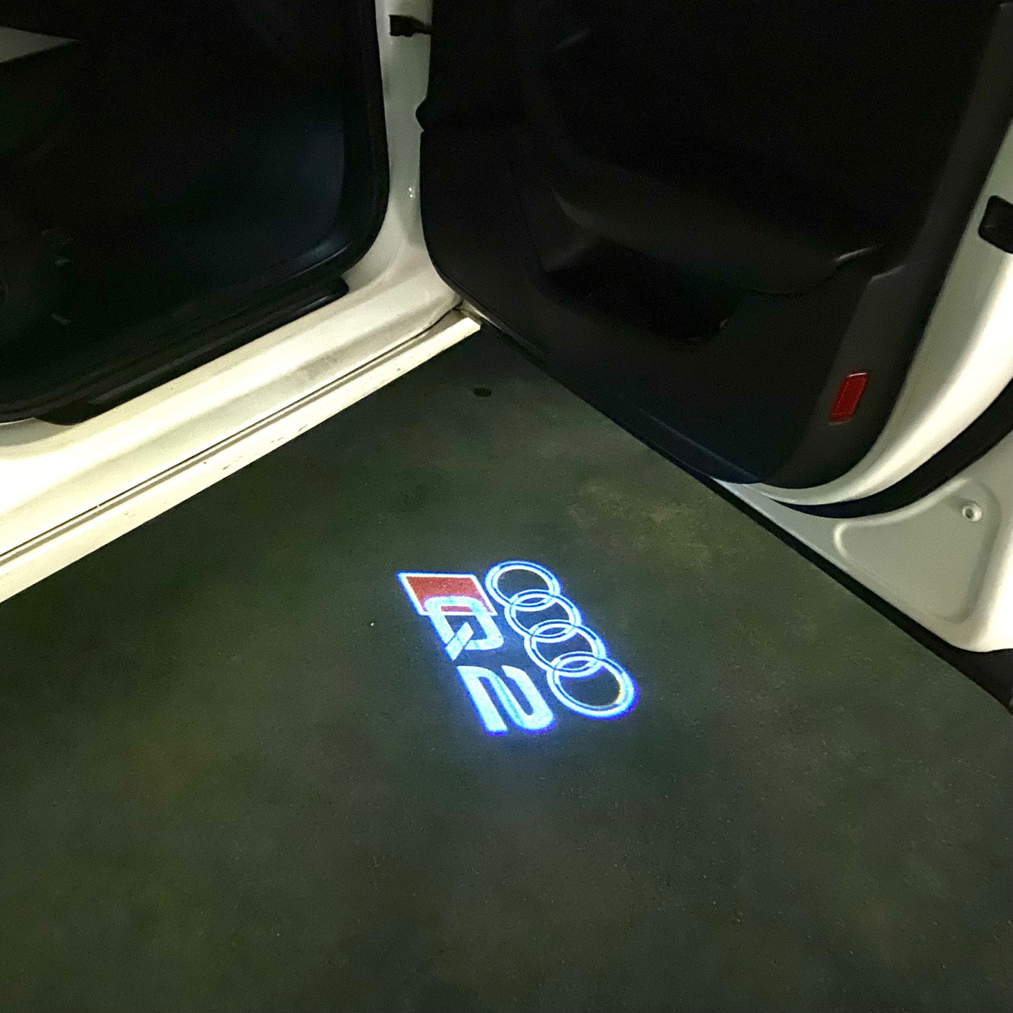 AUDI Q2 LOGO PROJECTOT LIGHTS (quantity 1 = 2 Logo Films /2 door lights)Nr.12B65