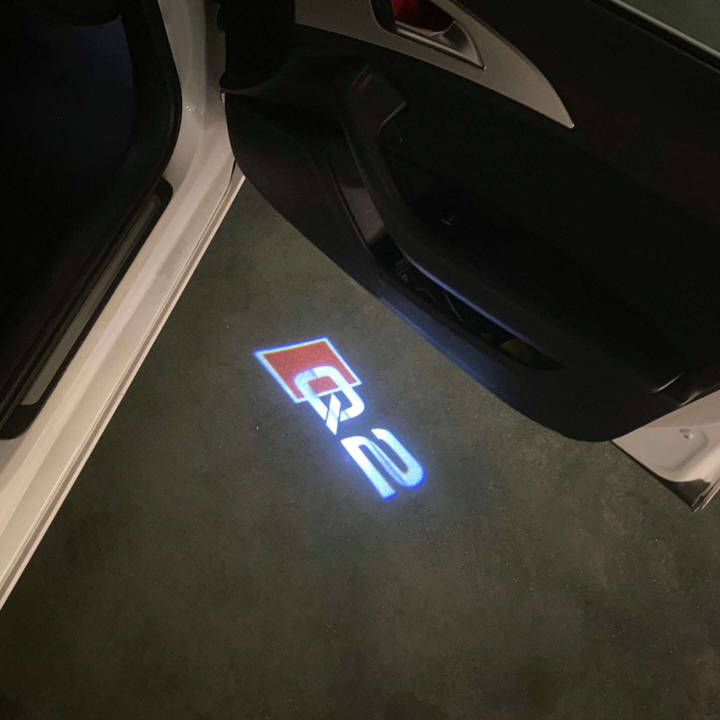AUDI Q2 LOGO PROJECTOT LIGHTS (quantity 1 = 2 Logo Films /2 door lights)Nr.12B69