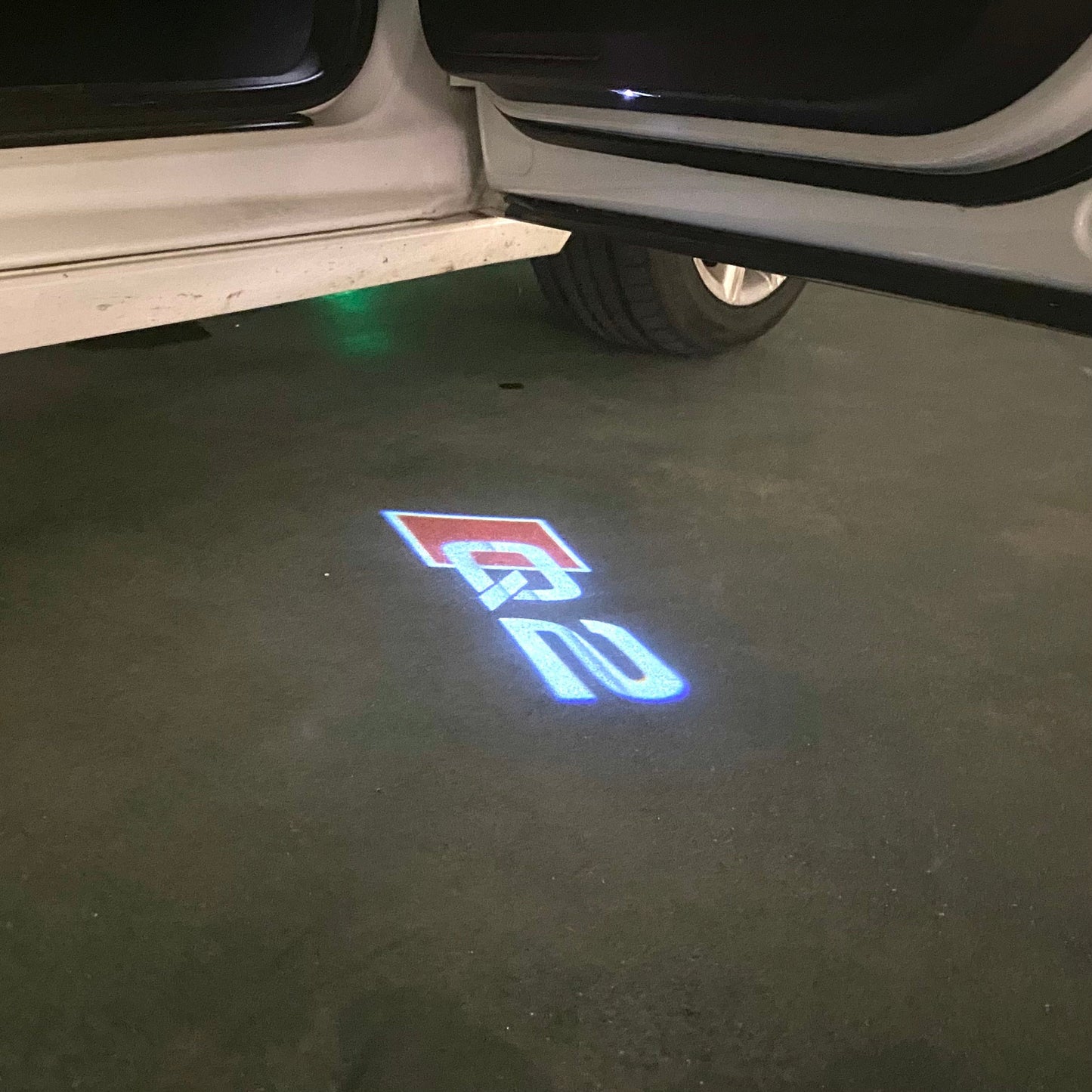 AUDI Q2 LOGO PROJECTOT LIGHTS (quantity 1 = 2 Logo Films /2 door lights)Nr.12B69