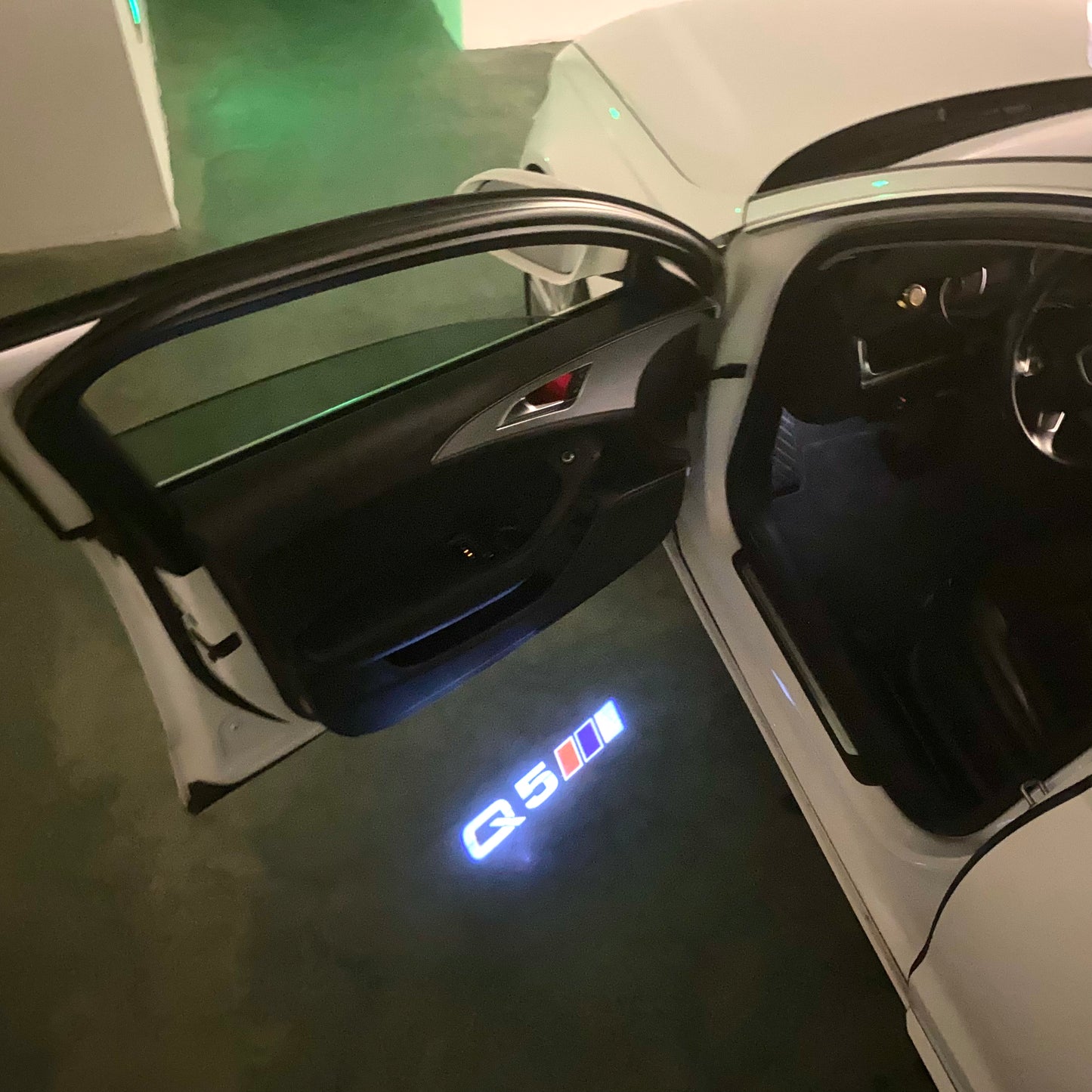 AUDI Q5 LOGO PROJECTOT LIGHTS (quantity 1 = 2 Logo Films /2 door lights)Nr.12B70
