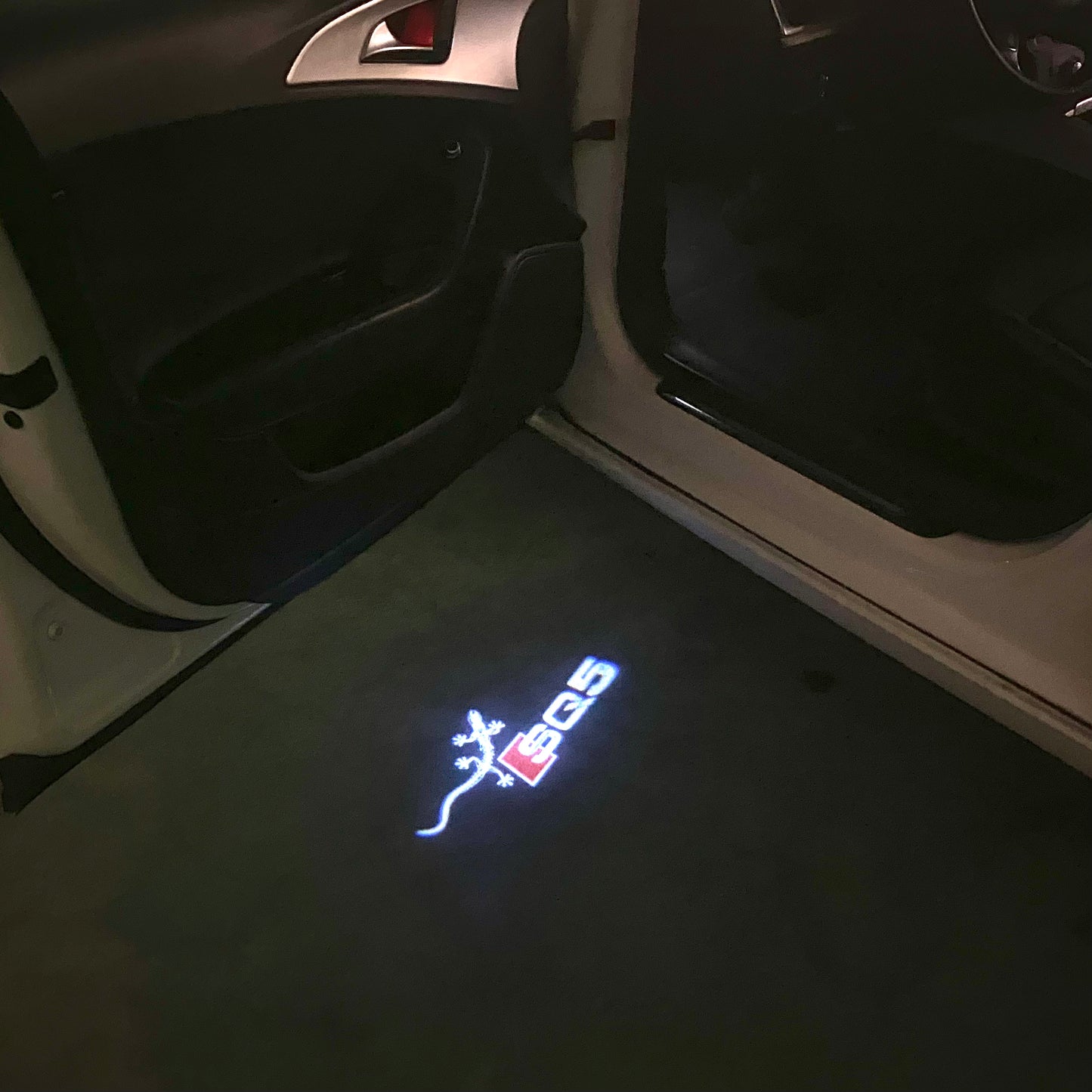AUDI SQ5 LOGO PROJECTOT LIGHTS (quantity 1 = 2 Logo Films /2 door lights)Nr.12B68