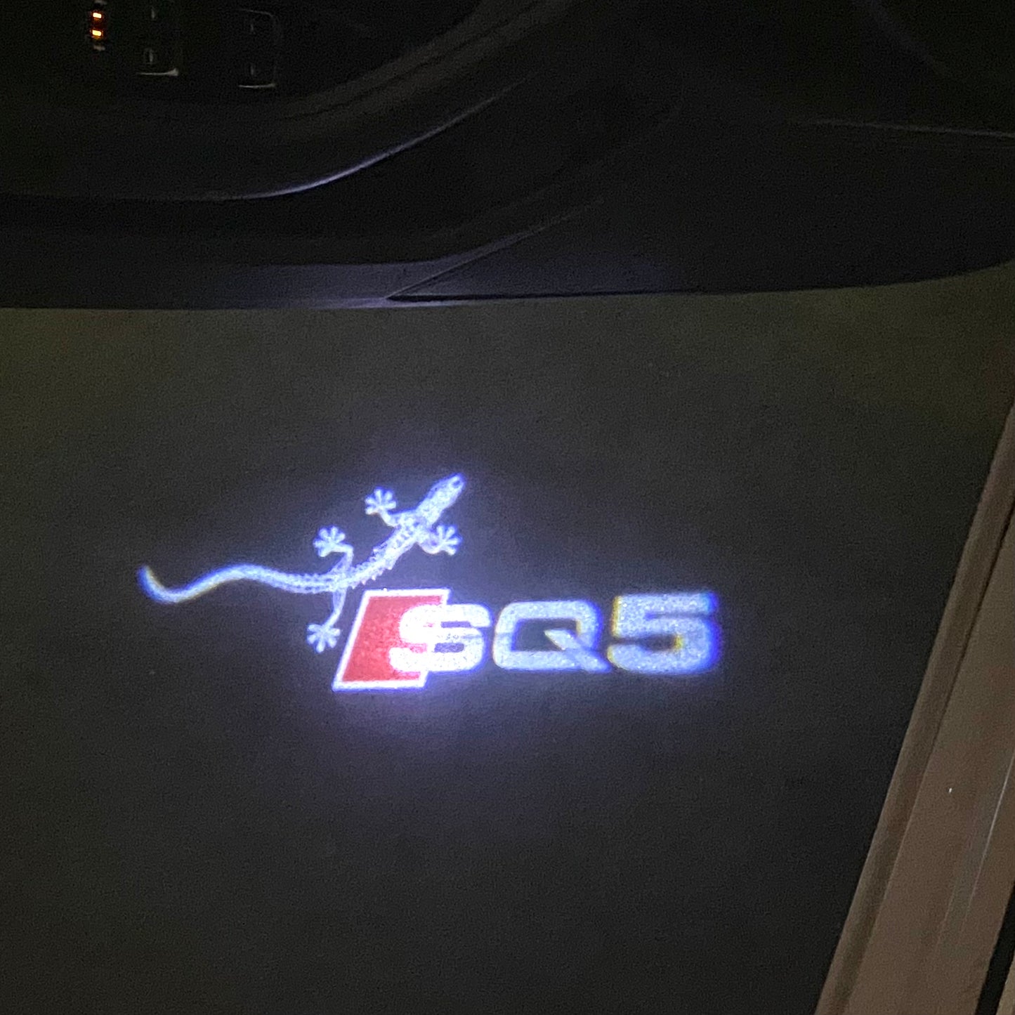 AUDI SQ5 LOGO PROJECTOT LIGHTS (quantity 1 = 2 Logo Films /2 door lights)Nr.12B68