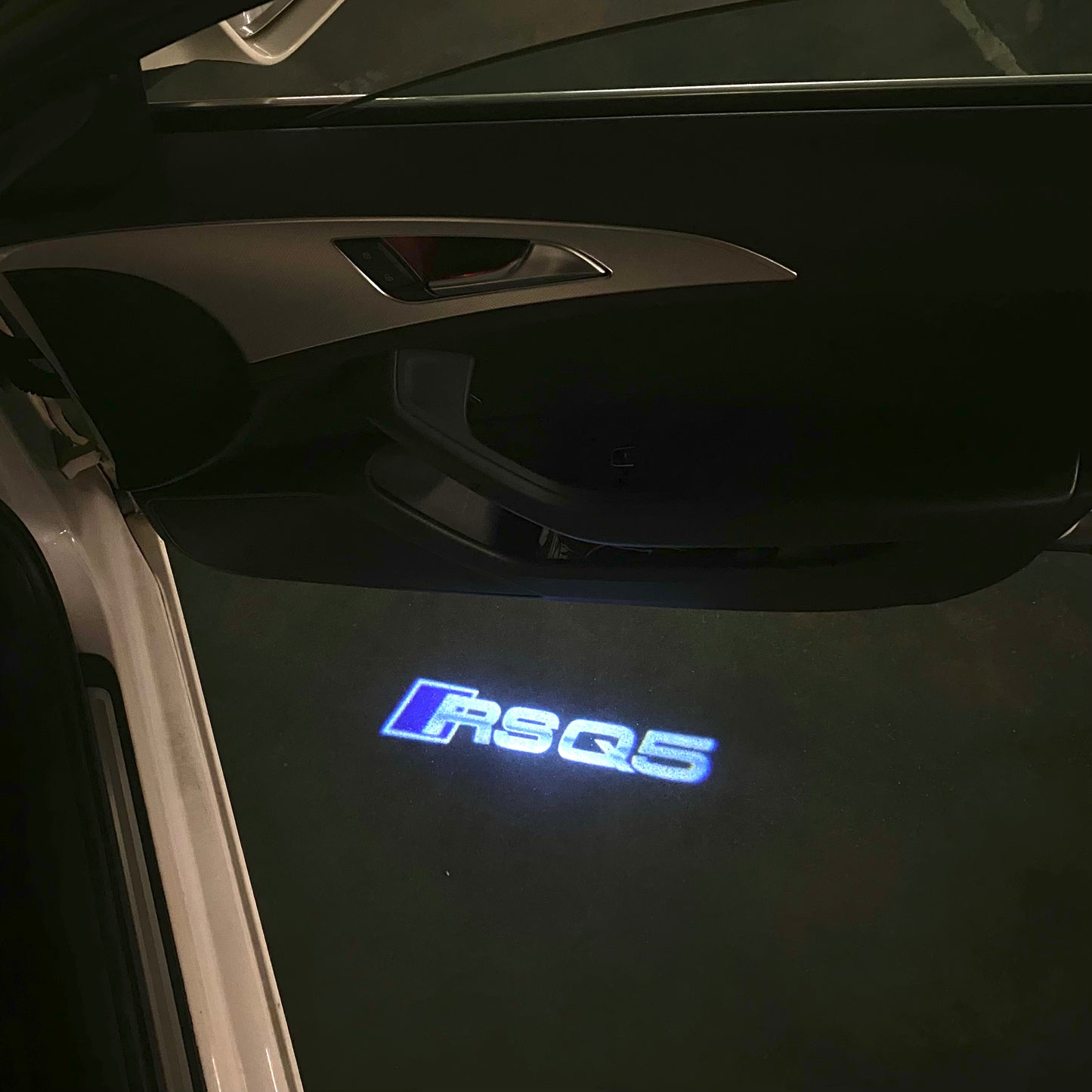 AUDI RSQ5 LOGO PROJECTOT LIGHTS (quantity 1 = 2 Logo Films /2 door lights)Nr.12B96