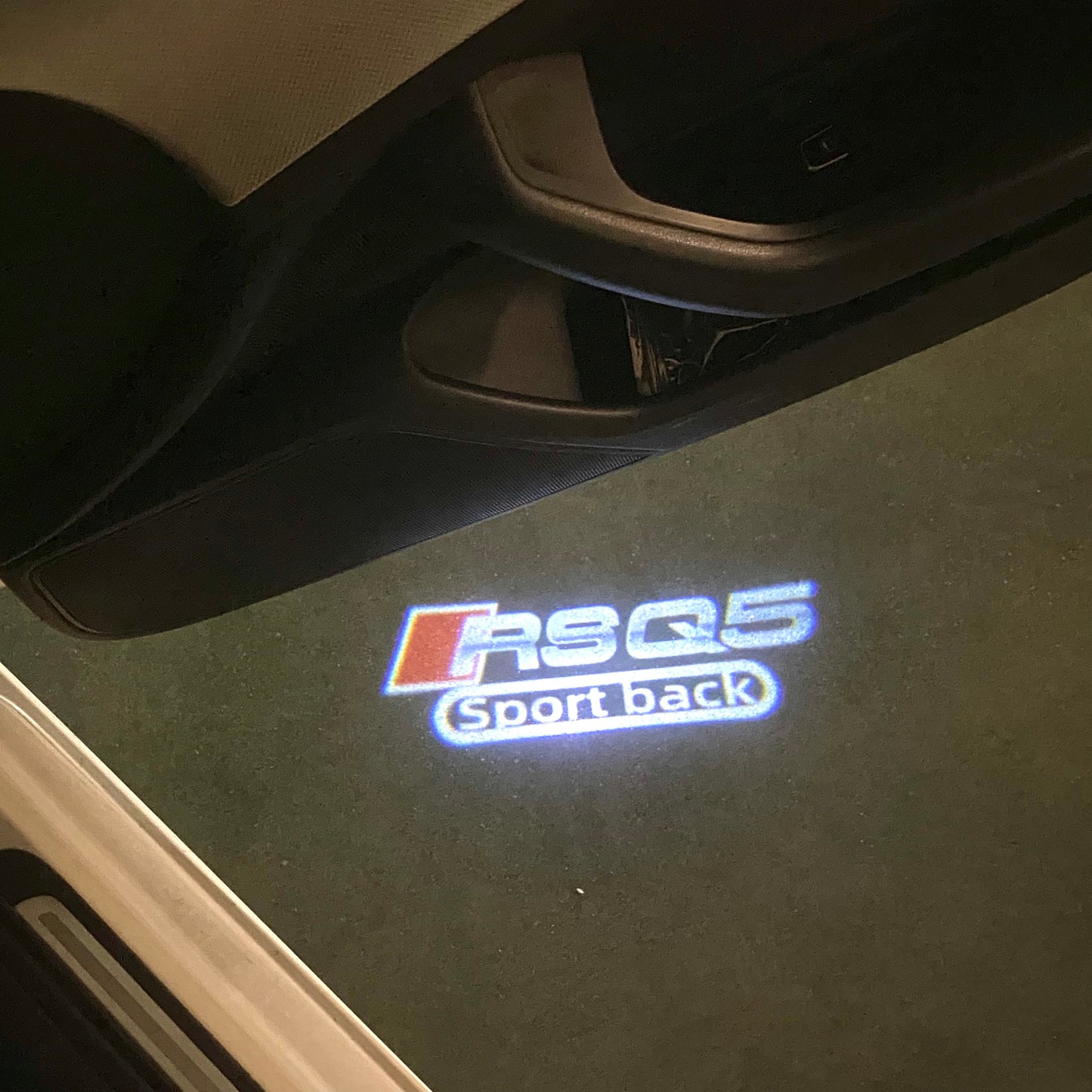 AUDI RSQ5 LOGO PROJECTOT LIGHTS (quantity 1 = 2 Logo Films /2 door lights)Nr.12B76
