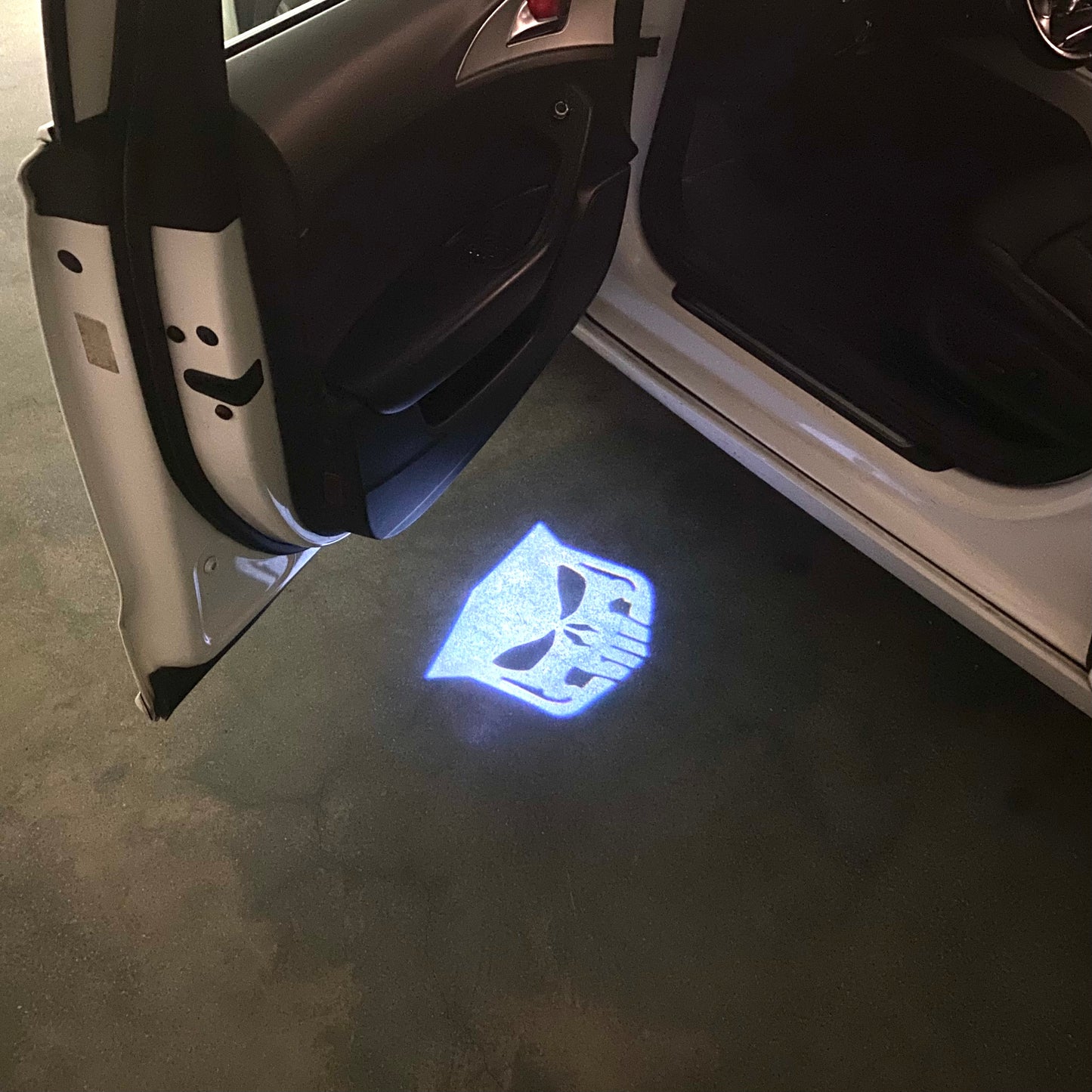 CADILLAC ORIGINAL LOGO PROJECTOT LIGHTS (quantity 1 = 2 Logo Films /2 door lights) Nr.977L