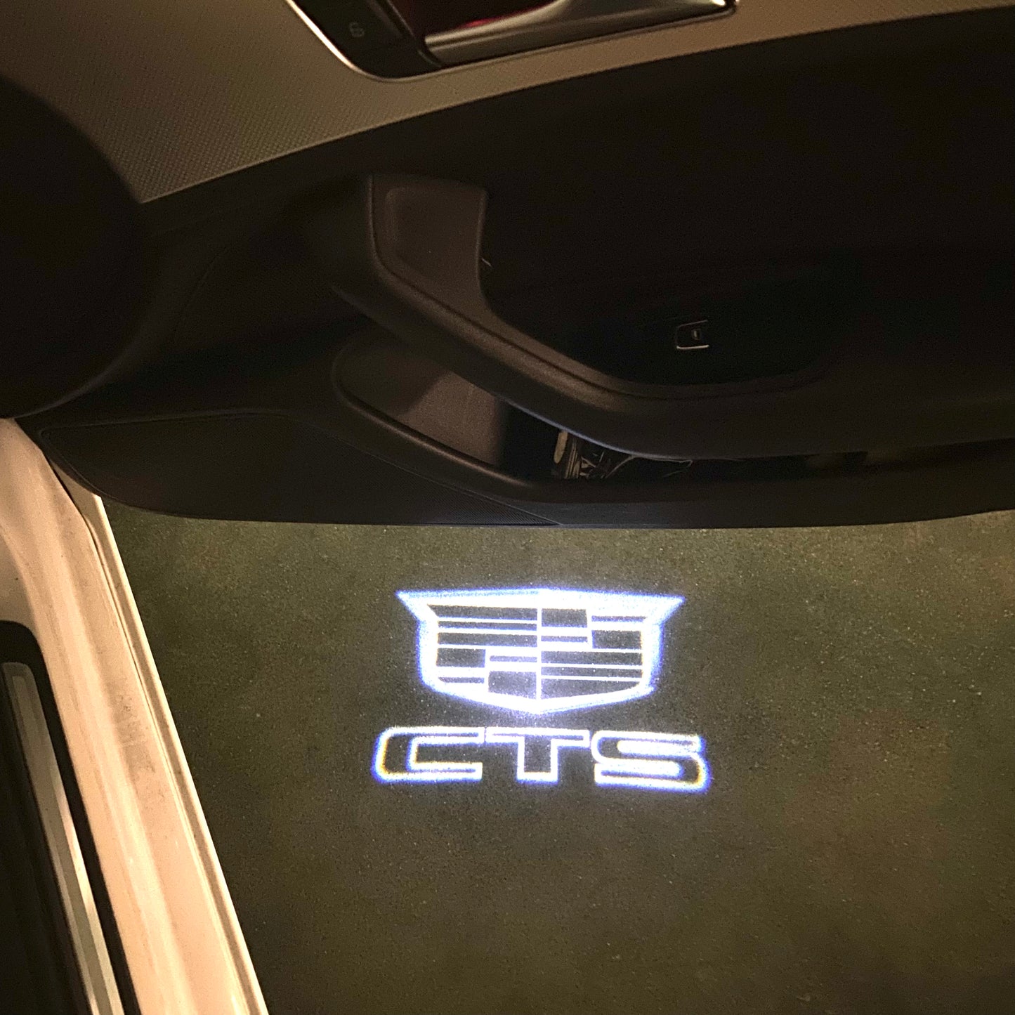 CADILLAC CTS LOGO PROJECTOT LIGHTS Nr.9734 (quantity 1 = 2 Logo Films /2 door lights)