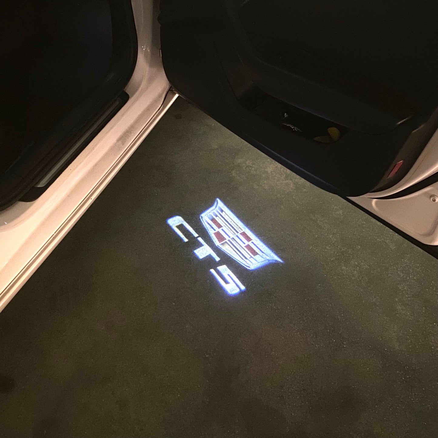 CADILLAC CT5 LOGO PROJECTOT LIGHTS Nr.9738 (quantity 1 = 2 Logo Films /2 door lights)