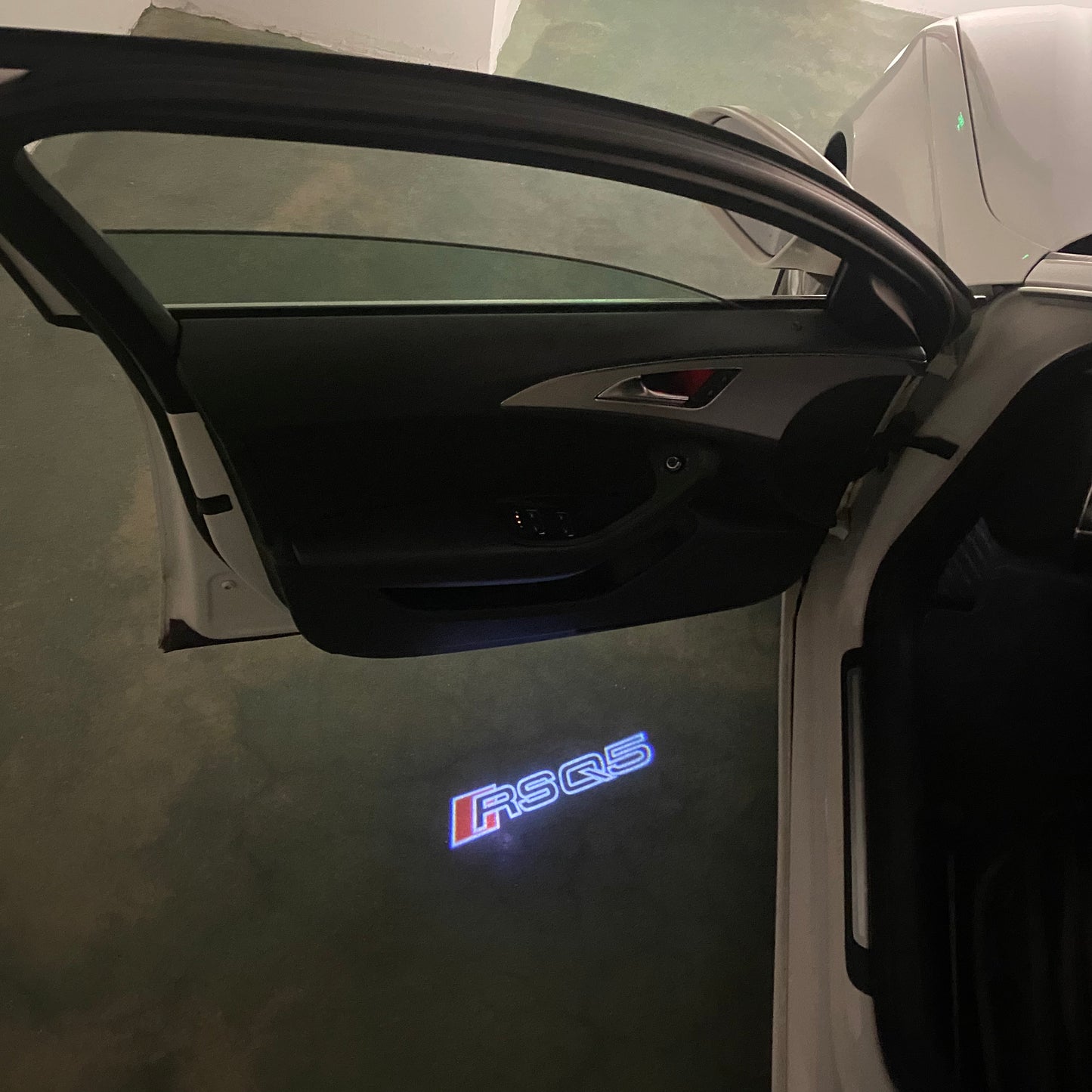 AUDI RSQ5 LOGO PROJECTOT LIGHTS (quantity 1 = 2 Logo Films /2 door lights)Nr.12B92
