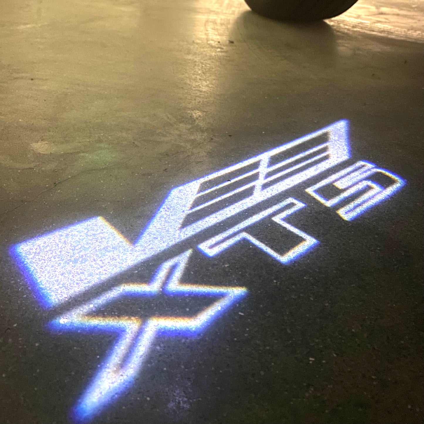 CADILLAC XT5 LOGO PROJECTOT LIGHTS Nr.9768 (quantity 1 = 2 Logo Films /2 door lights)