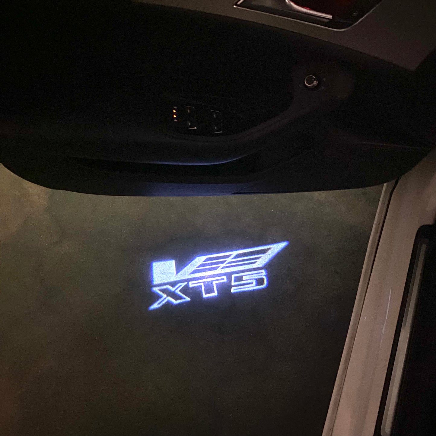 CADILLAC XT5 LOGO PROJECTOT LIGHTS Nr.9768 (quantity 1 = 2 Logo Films /2 door lights)