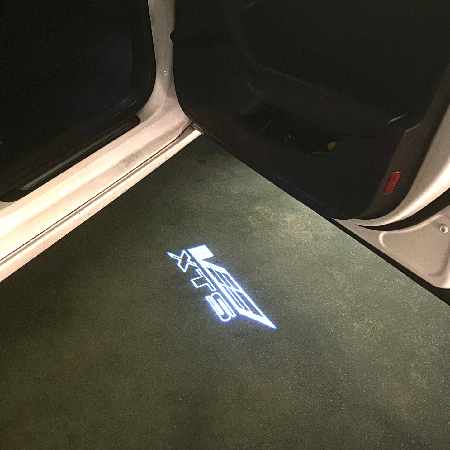 CADILLAC XTS LOGO PROJECTOT LIGHTS Nr.9767 (quantity 1 = 2 Logo Films /2 door lights)