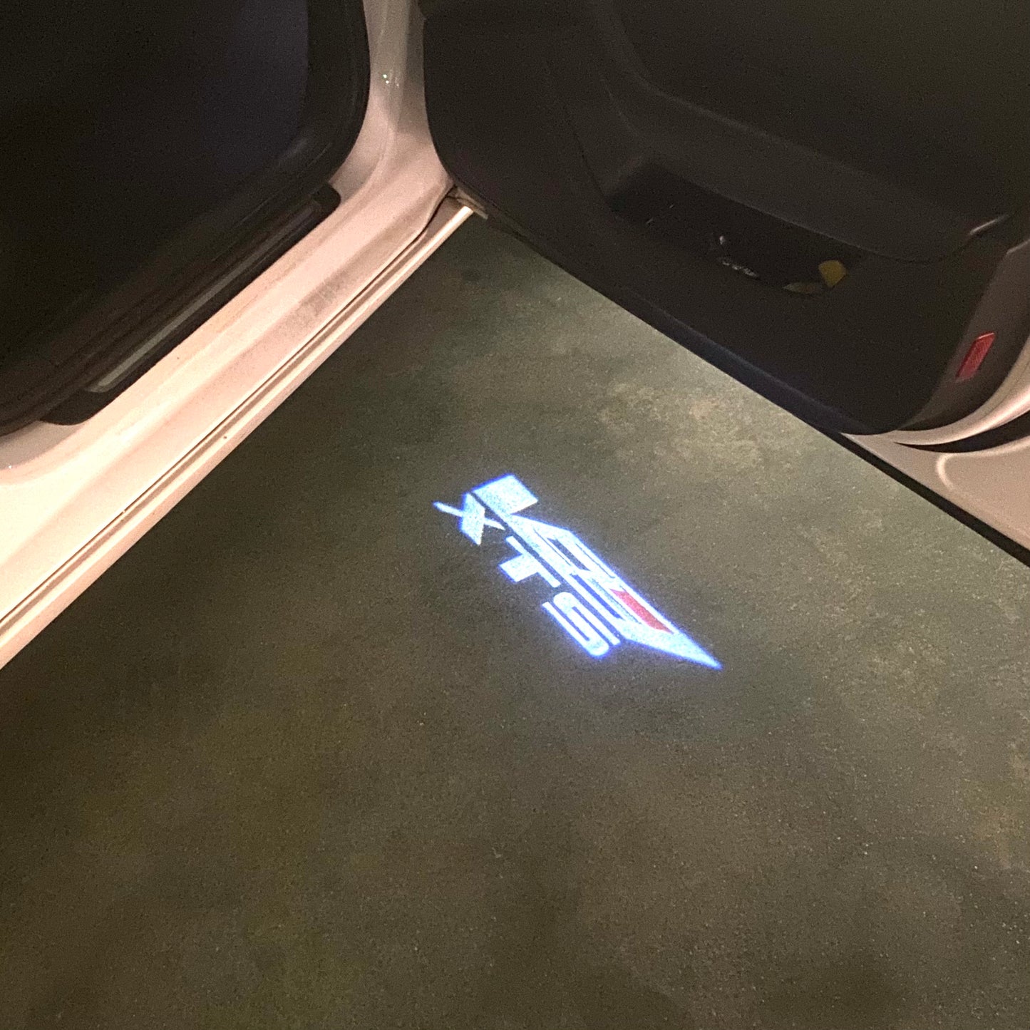 CADILLAC XTS LOGO PROJECTOT LIGHTS Nr.9756 (quantity 1 = 2 Logo Films /2 door lights)