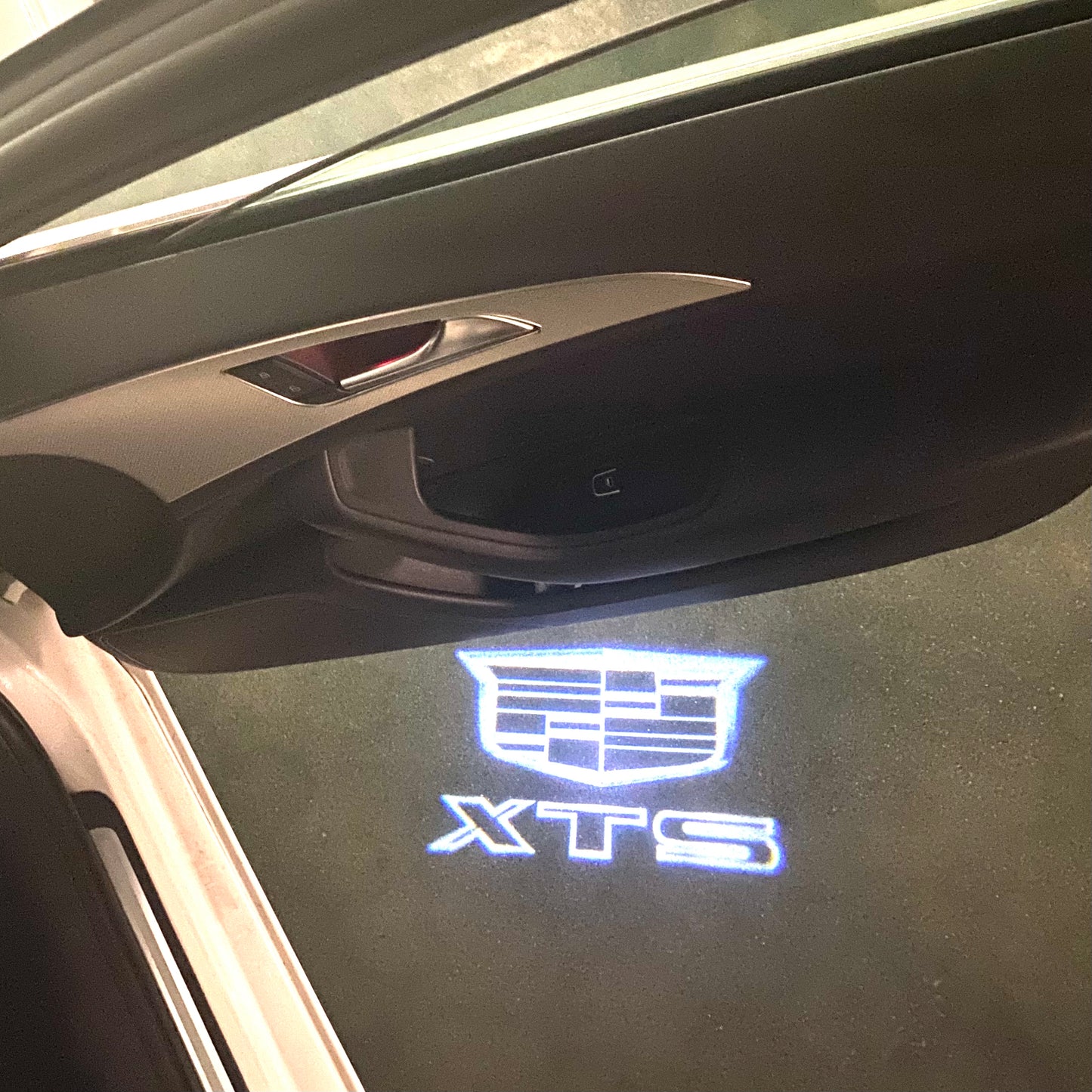 CADILLAC XTS LOGO PROJECTOT LIGHTS Nr.9726 (quantity 1 = 2 Logo Films /2 door lights)