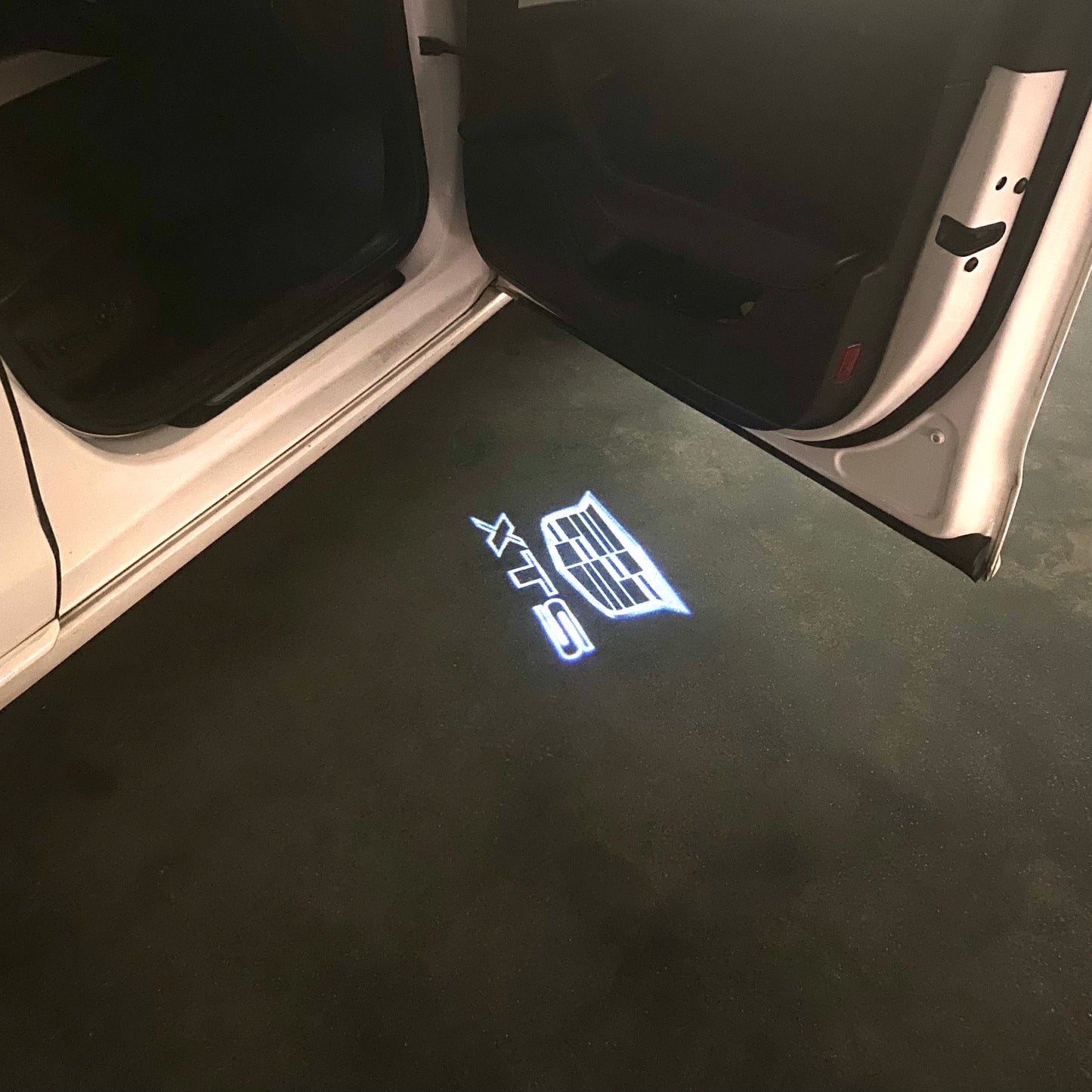 CADILLAC XTS LOGO PROJECTOT LIGHTS Nr.9726 (quantity 1 = 2 Logo Films /2 door lights)