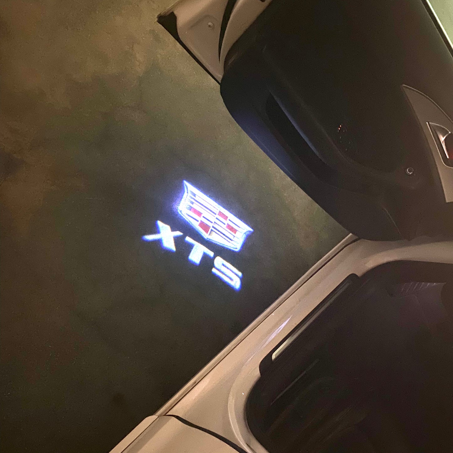CADILLAC XTS LOGO PROJECTOT LIGHTS Nr.9742 (quantity 1 = 2 Logo Films /2 door lights)