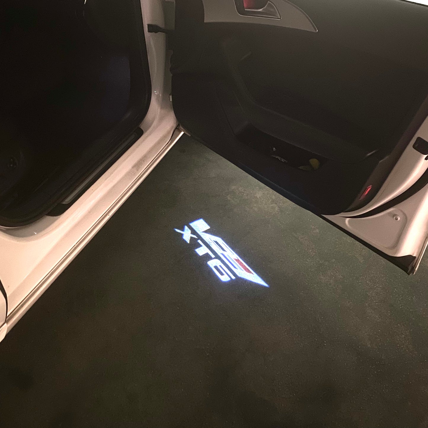 CADILLAC XT6 LOGO PROJECTOT LIGHTS Nr.9759 (quantity 1 = 2 Logo Films /2 door lights)