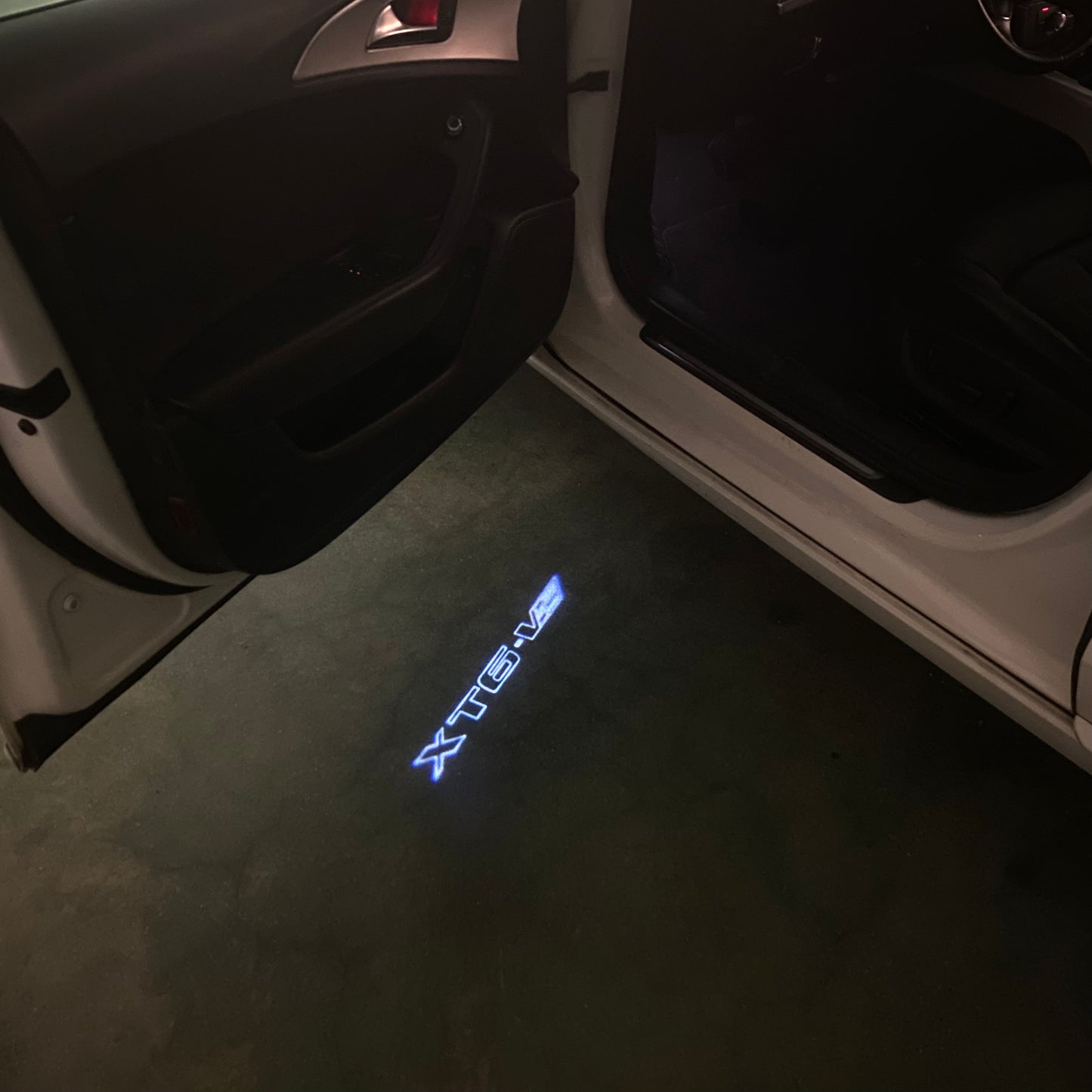 CADILLAC XT6 LOGO PROJECTOT LIGHTS Nr.9784 (quantity 1 = 2 Logo Films /2 door lights)