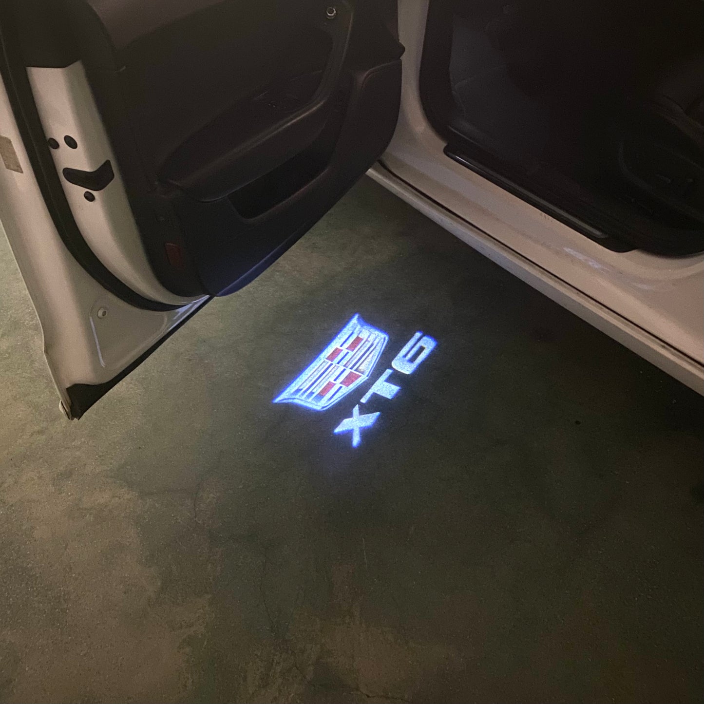 CADILLAC XT6 LOGO PROJECTOT LIGHTS Nr.9740 (quantity 1 = 2 Logo Films /2 door lights)