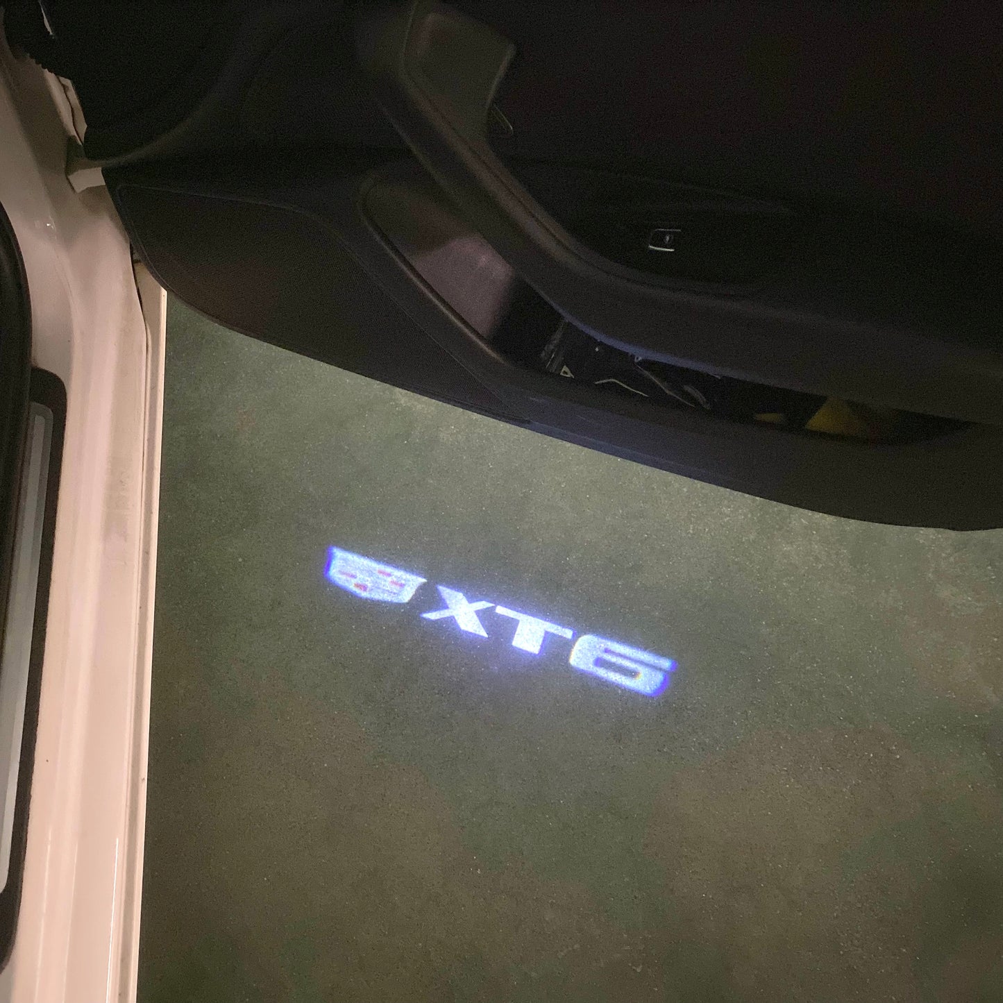 CADILLAC XT6 LOGO PROJECTOT LIGHTS Nr.9792 (quantity 1 = 2 Logo Films /2 door lights)