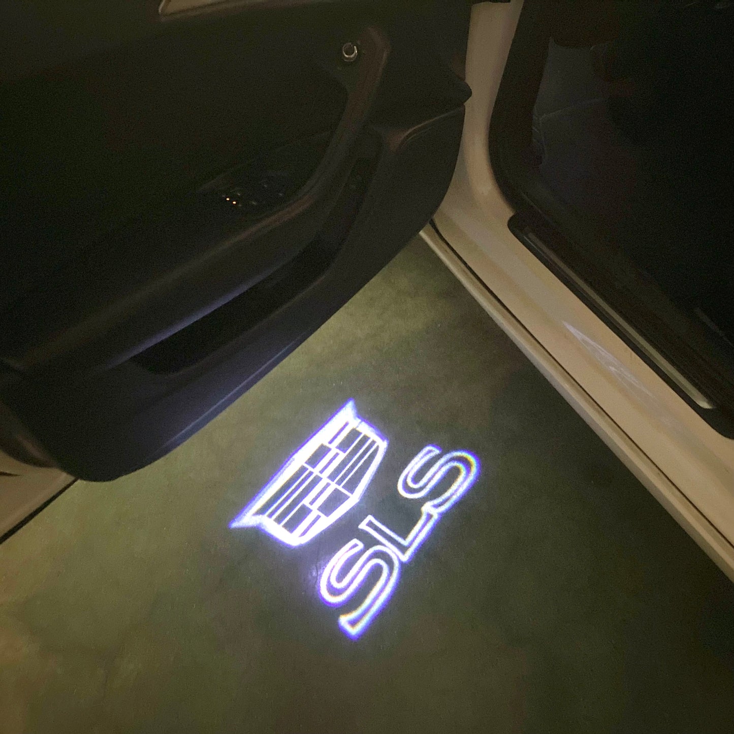 CADILLAC SLS LOGO PROJECTOT LIGHTS Nr.9724 (quantity 1 = 2 Logo Films /2 door lights)