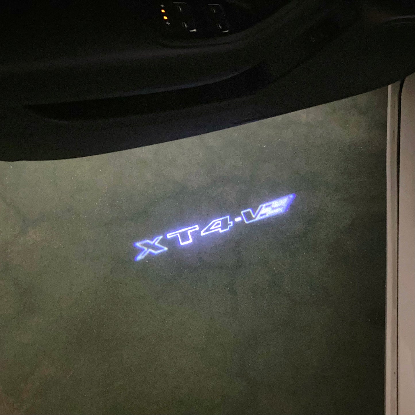 CADILLAC XT4 LOGO PROJECTOT LIGHTS Nr.9787 (quantity 1 = 2 Logo Films /2 door lights)