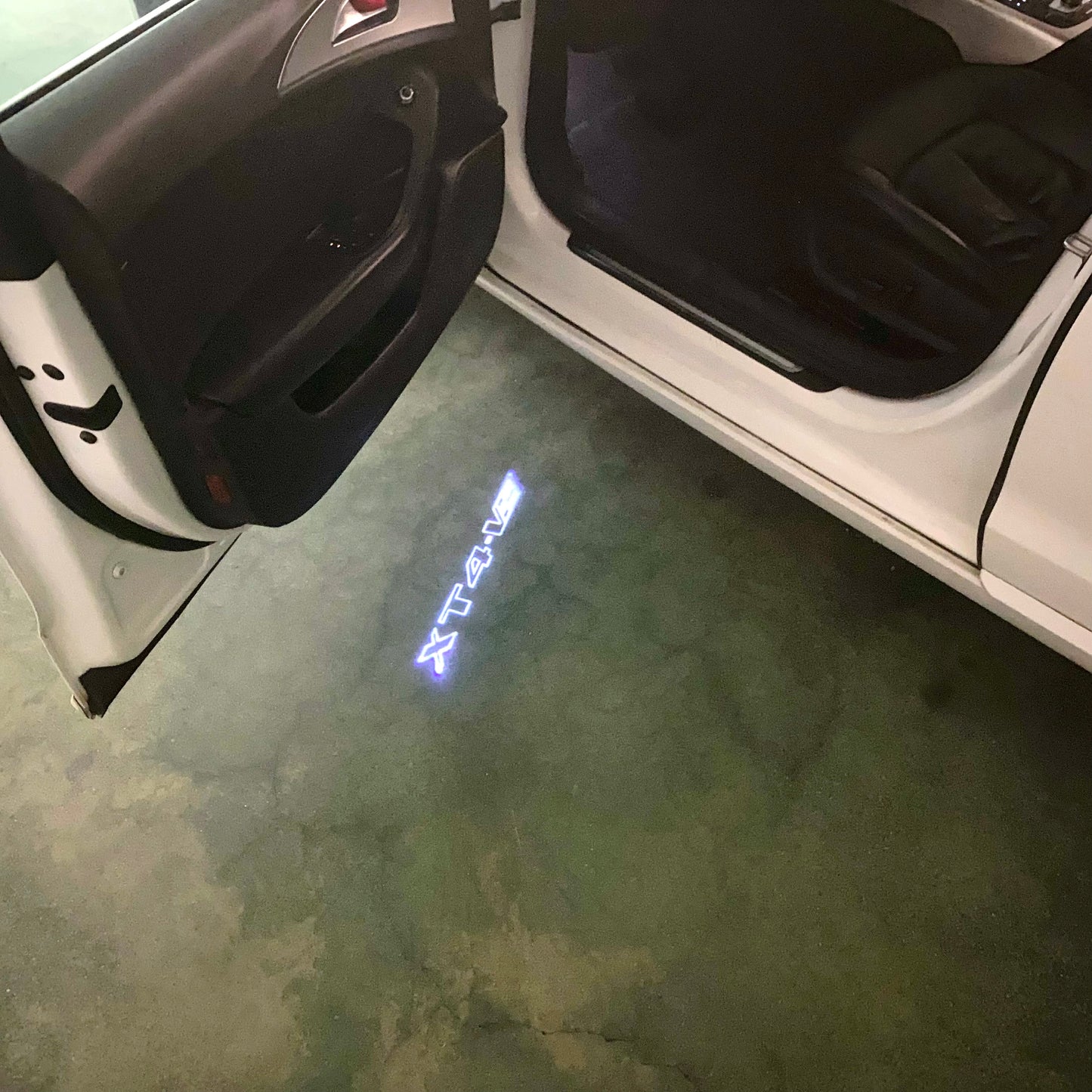 CADILLAC XT4 LOGO PROJECTOT LIGHTS Nr.9787 (quantity 1 = 2 Logo Films /2 door lights)