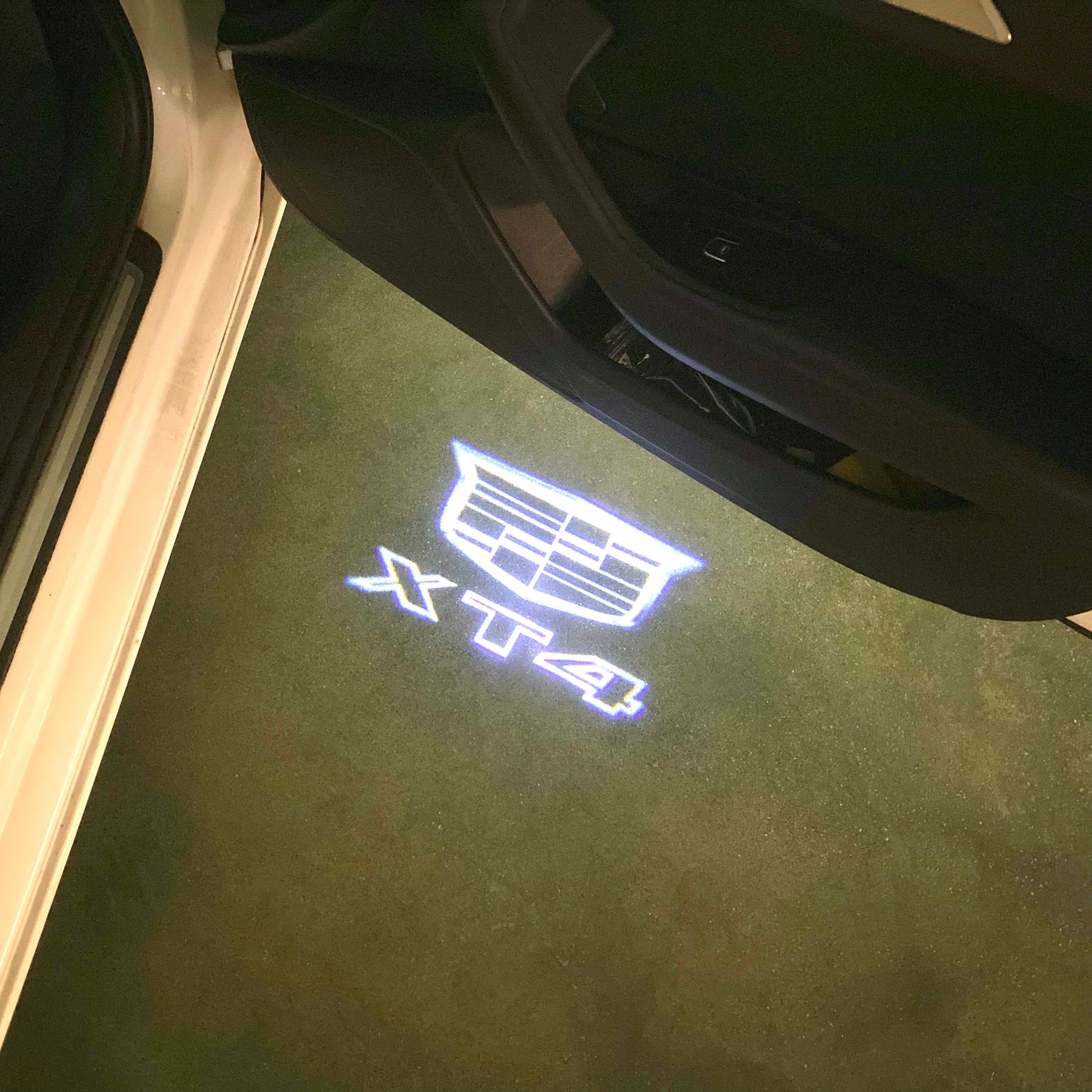CADILLAC XT4 LOGO PROJECTOT LIGHTS Nr.9730 (quantity 1 = 2 Logo Films /2 door lights)