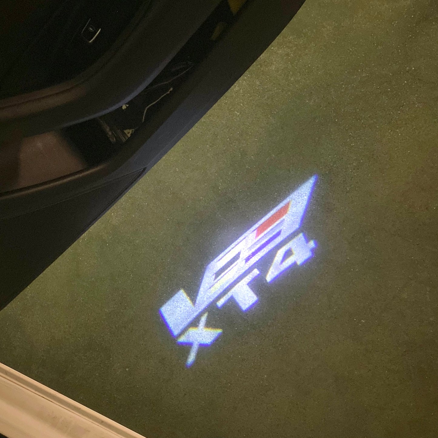 CADILLAC XT4 LOGO PROJECTOT LIGHTS Nr.9755 (quantity 1 = 2 Logo Films /2 door lights)