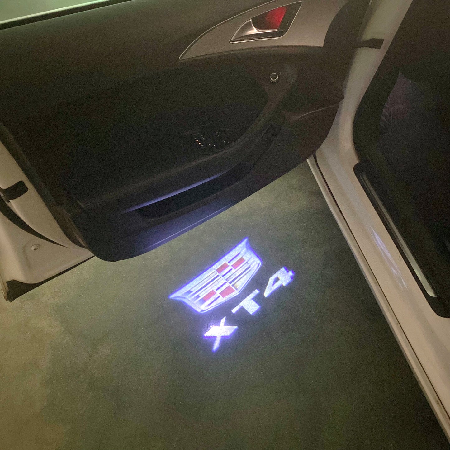 CADILLAC XT4 LOGO PROJECTOT LIGHTS Nr.9743 (quantity 1 = 2 Logo Films /2 door lights)