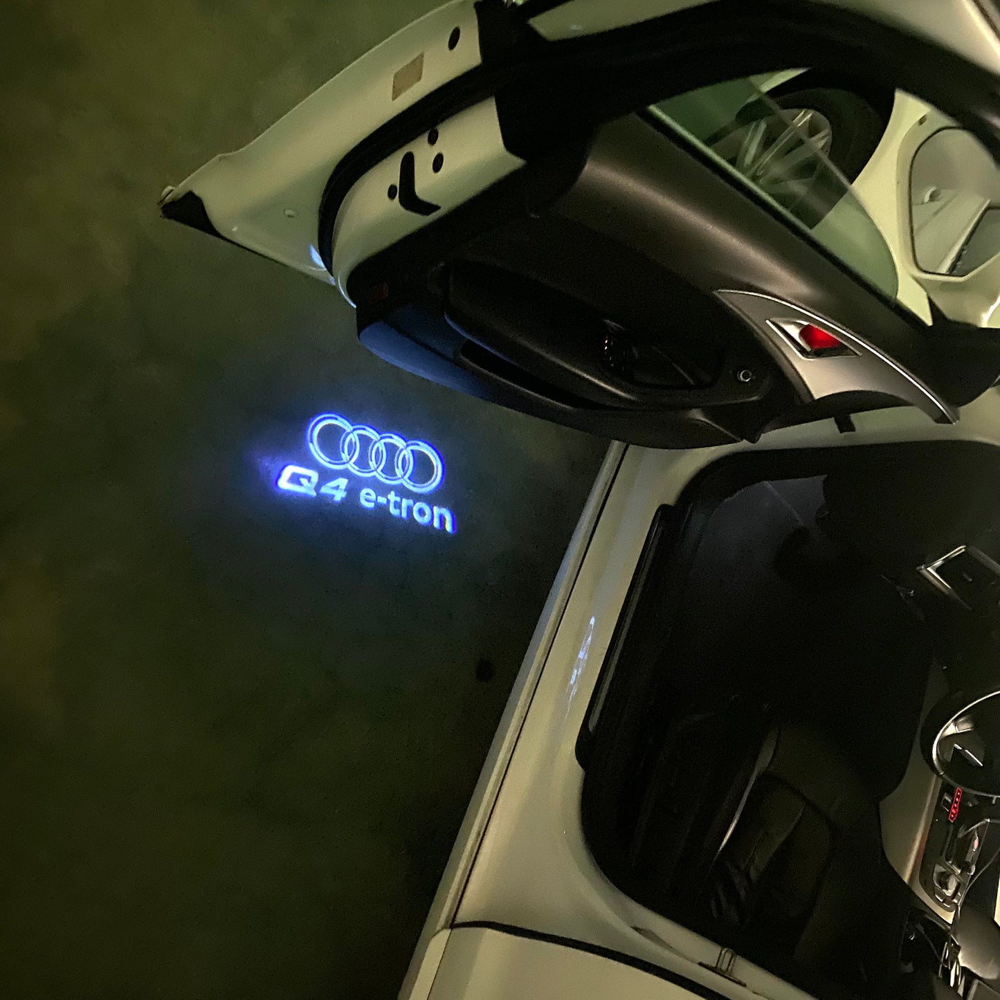 AUDI Q4 LOGO PROJECTOT LIGHTS (quantity 1 = 2 Logo Films /2 door lights)Nr.12B22