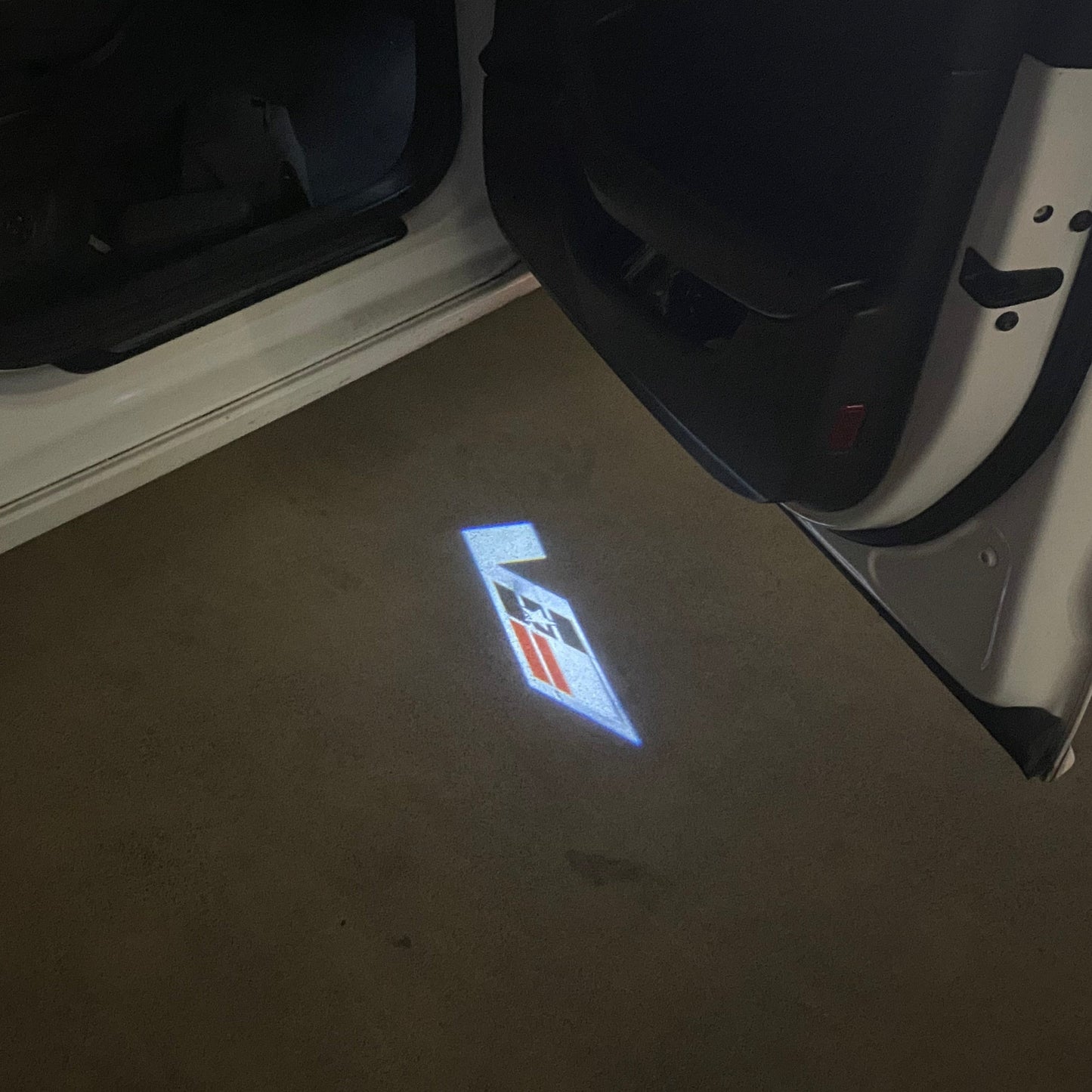 CADILLAC V SERIES LOGO PROJECTOT LIGHTS Nr.9773 (quantity 1 = 2 Logo Films /2 door lights)