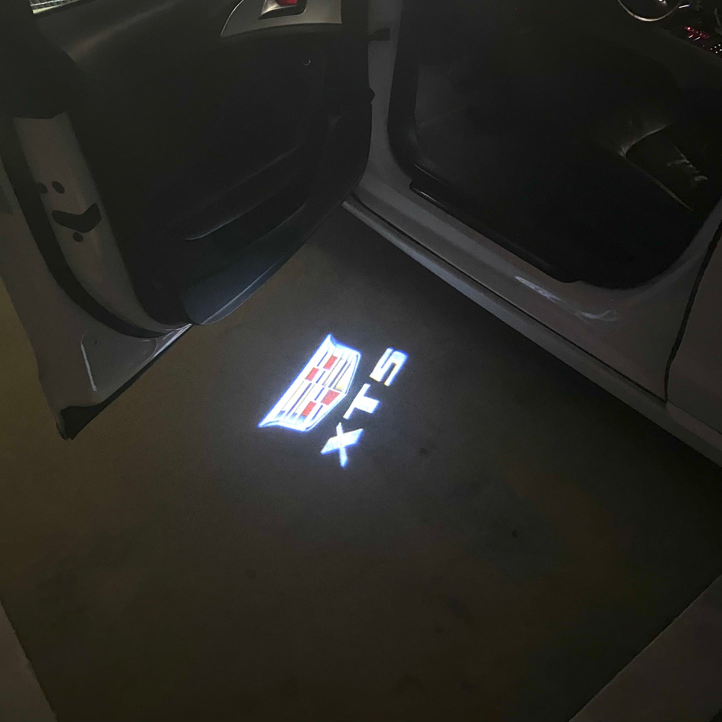 CADILLAC XT5 LOGO PROJECTOT LIGHTS Nr.9741 (quantity 1 = 2 Logo Films /2 door lights)