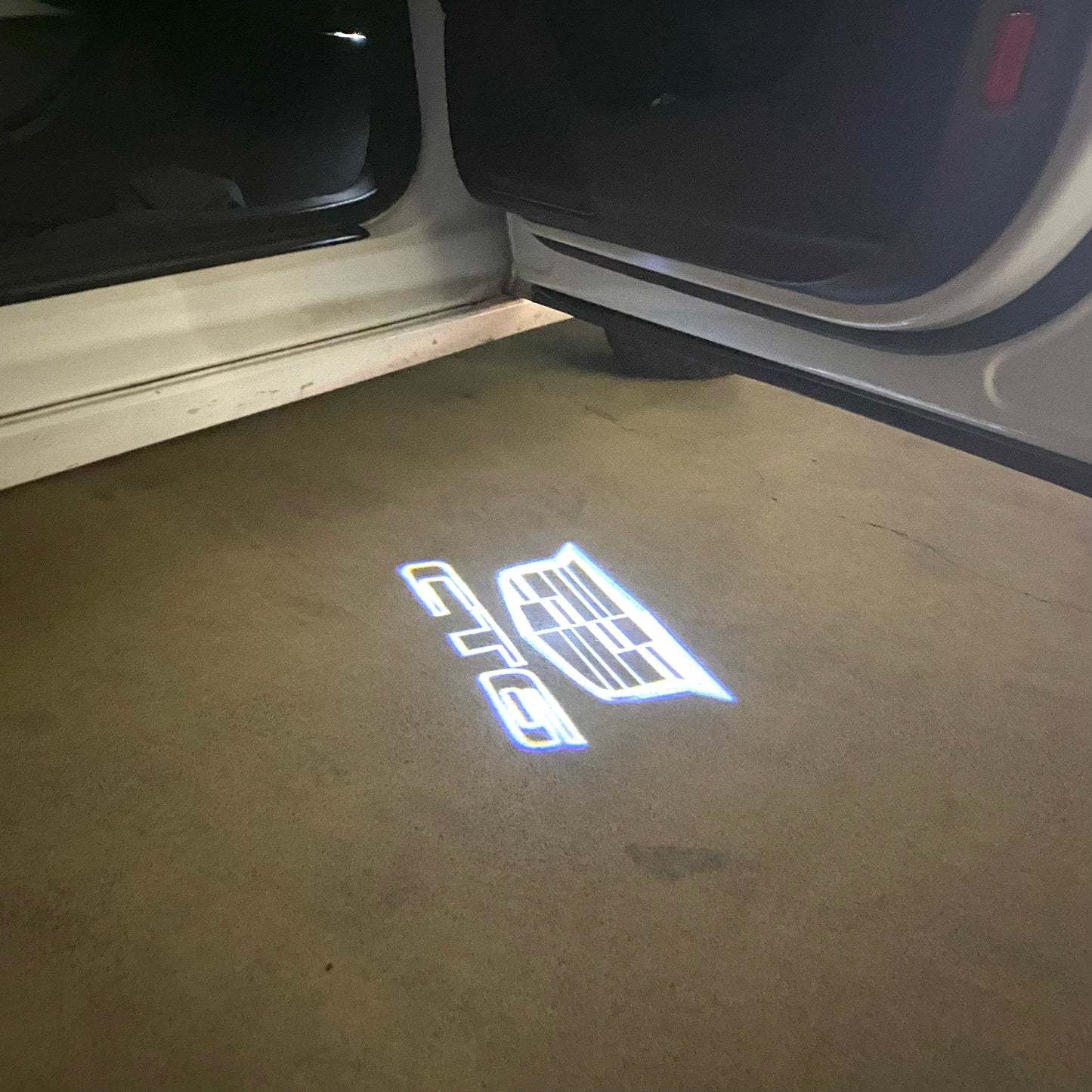 CADILLAC CT6 LOGO PROJECTOT LIGHTS Nr.9733 (quantity 1 = 2 Logo Films /2 door lights)