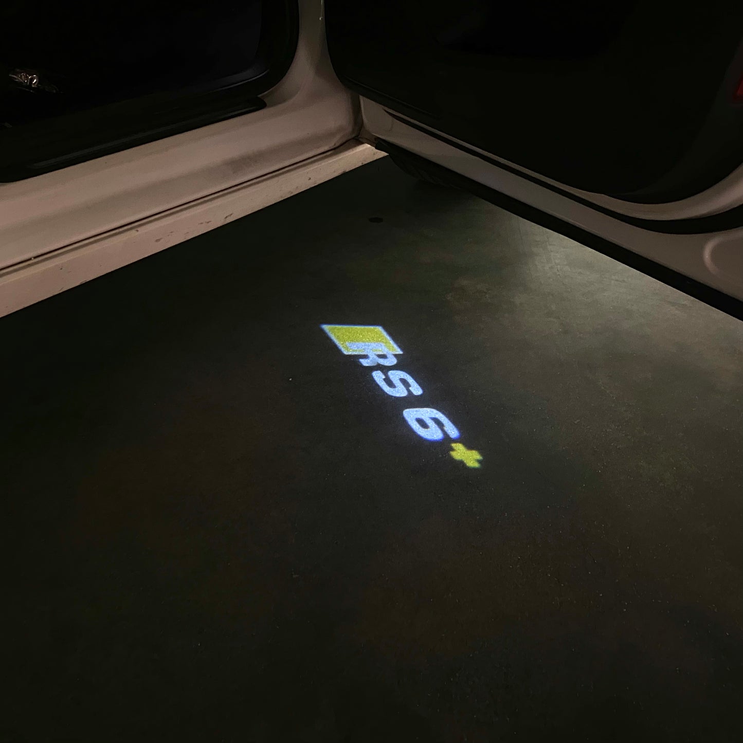 AUDI RS6+ LOGO PROJECTOT LIGHTS Nr.46Bgg (quantity 1 = 2 Logo Films /2 door lights)