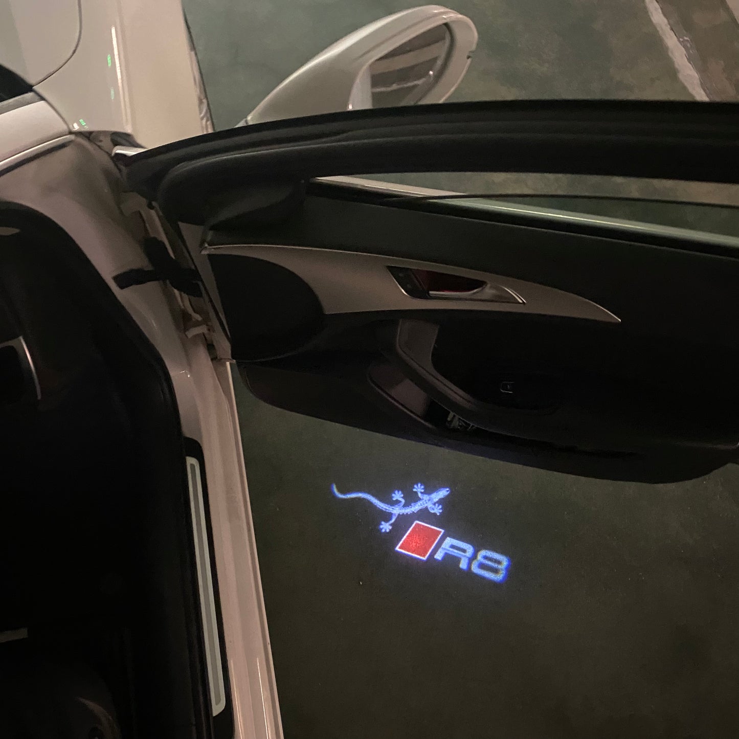 AUDI R8 LOGO PROJECTOT LIGHTS (quantity 1 = 2 Logo Films /2 door lights)Nr.12B25