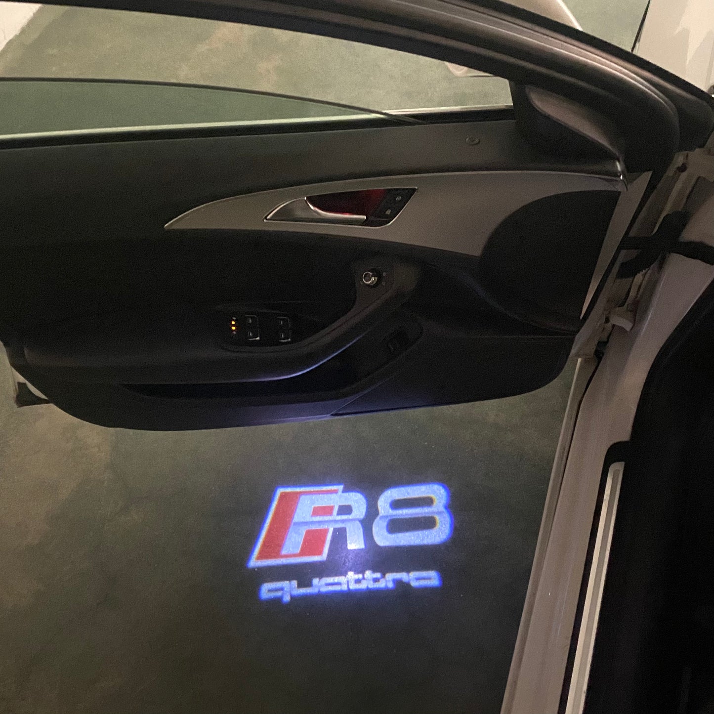 AUDI R8 LOGO PROJECTOT LIGHTS (quantity 1 = 2 Logo Films /2 door lights)Nr.12B19