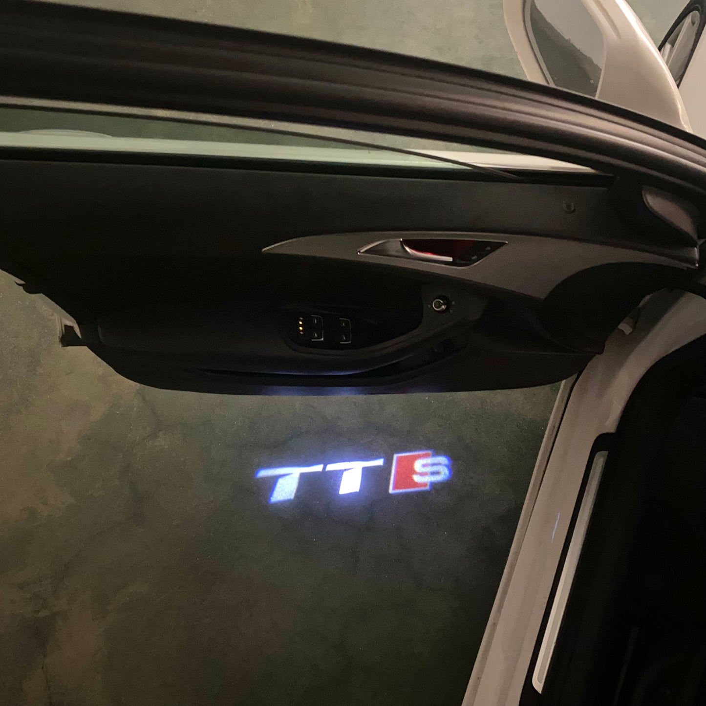 AUDI TTS LOGO PROJECTOT LIGHTS (quantity 1 = 2 Logo Films /2 door lights)Nr.12B59