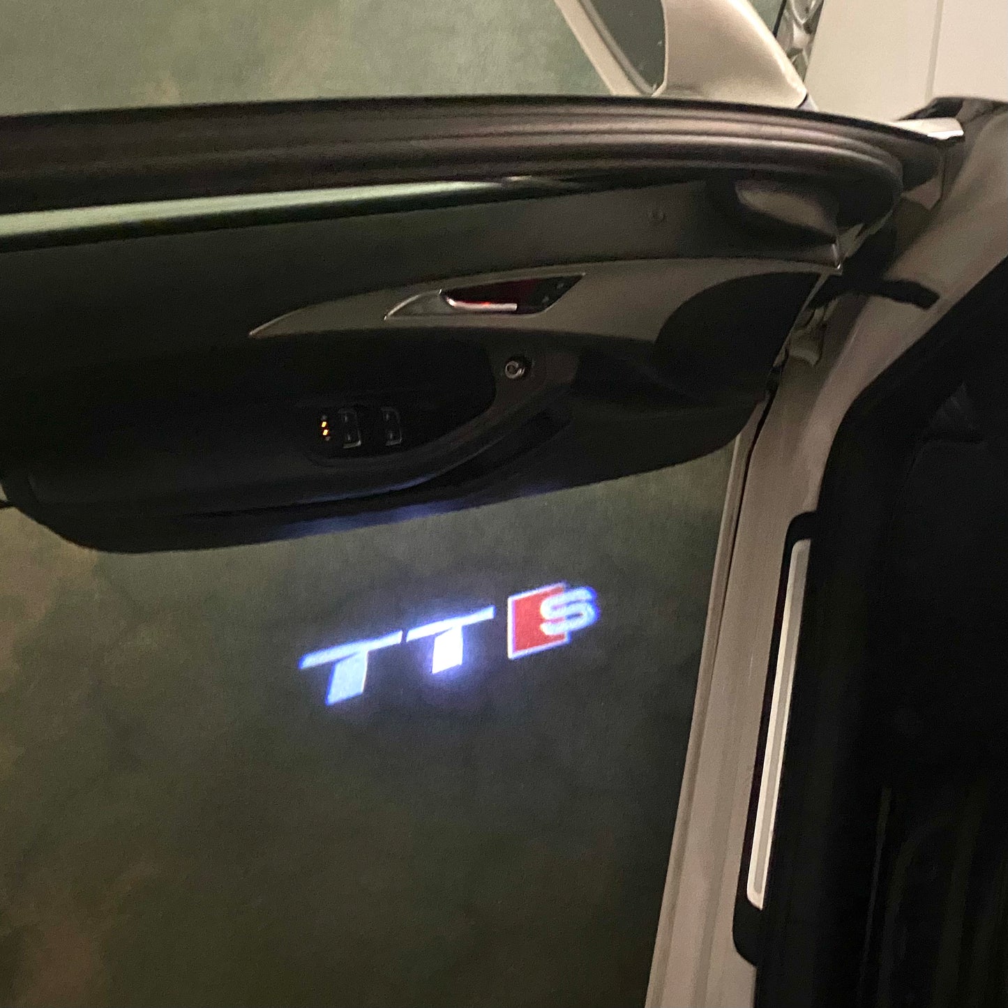 AUDI TTS LOGO PROJECTOT LIGHTS (quantity 1 = 2 Logo Films /2 door lights)Nr.12B59