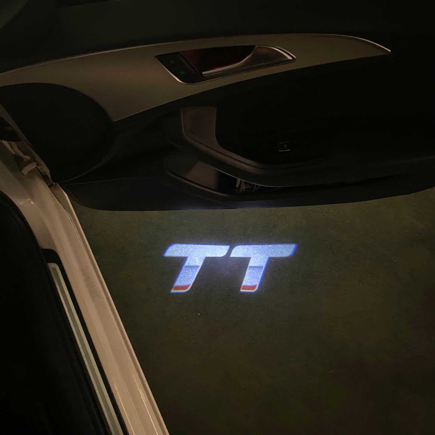 AUDI TT LOGO PROJECTOT LIGHTS (quantity 1 = 2 Logo Films /2 door lights)Nr.12B102