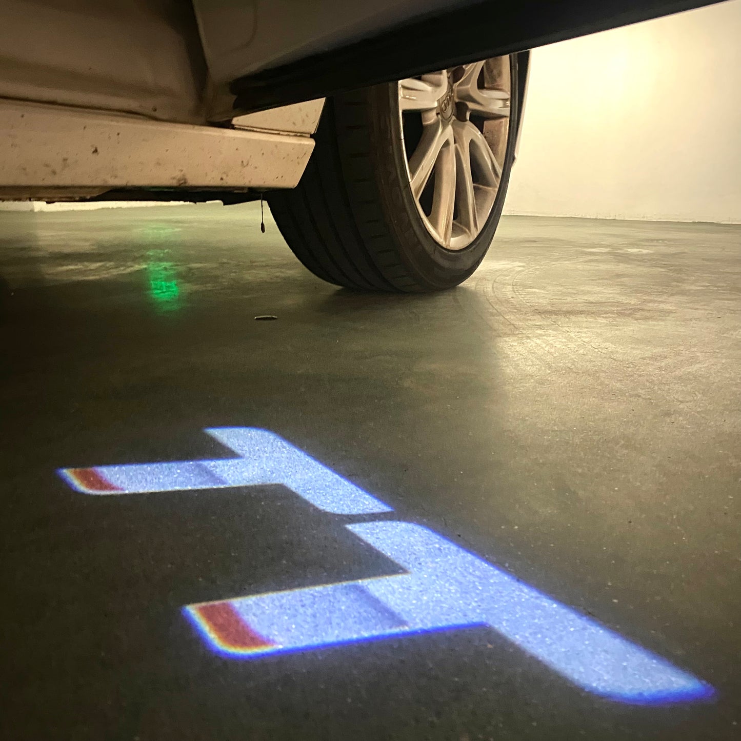 AUDI TT LOGO PROJECTOT LIGHTS (quantity 1 = 2 Logo Films /2 door lights)Nr.12B102