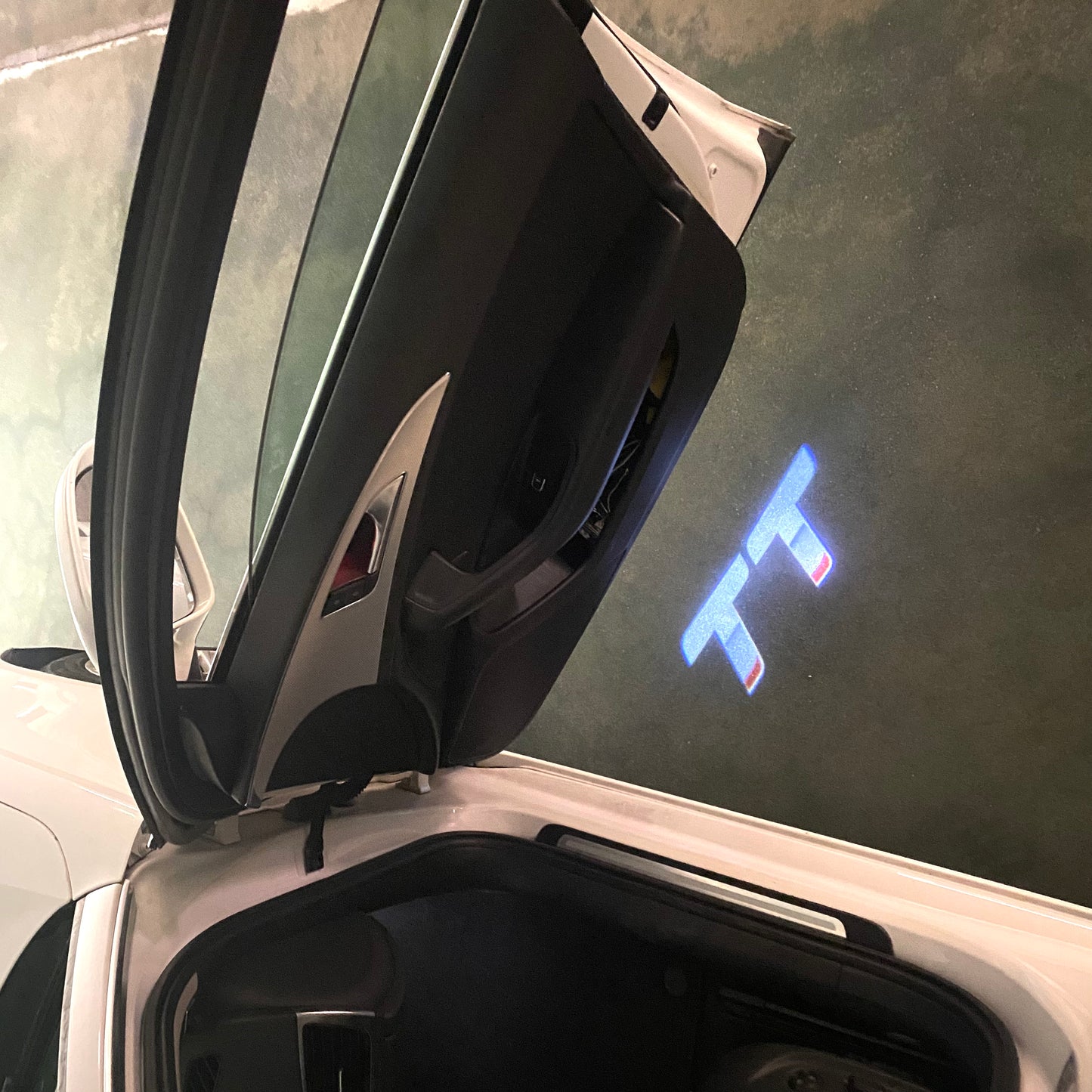 AUDI TT LOGO PROJECTOT LIGHTS (quantity 1 = 2 Logo Films /2 door lights)Nr.12B102