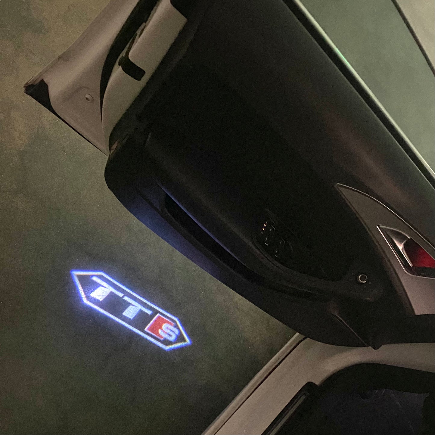 AUDI TTS LOGO PROJECTOT LIGHTS (quantity 1 = 2 Logo Films /2 door lights)Nr.12B28