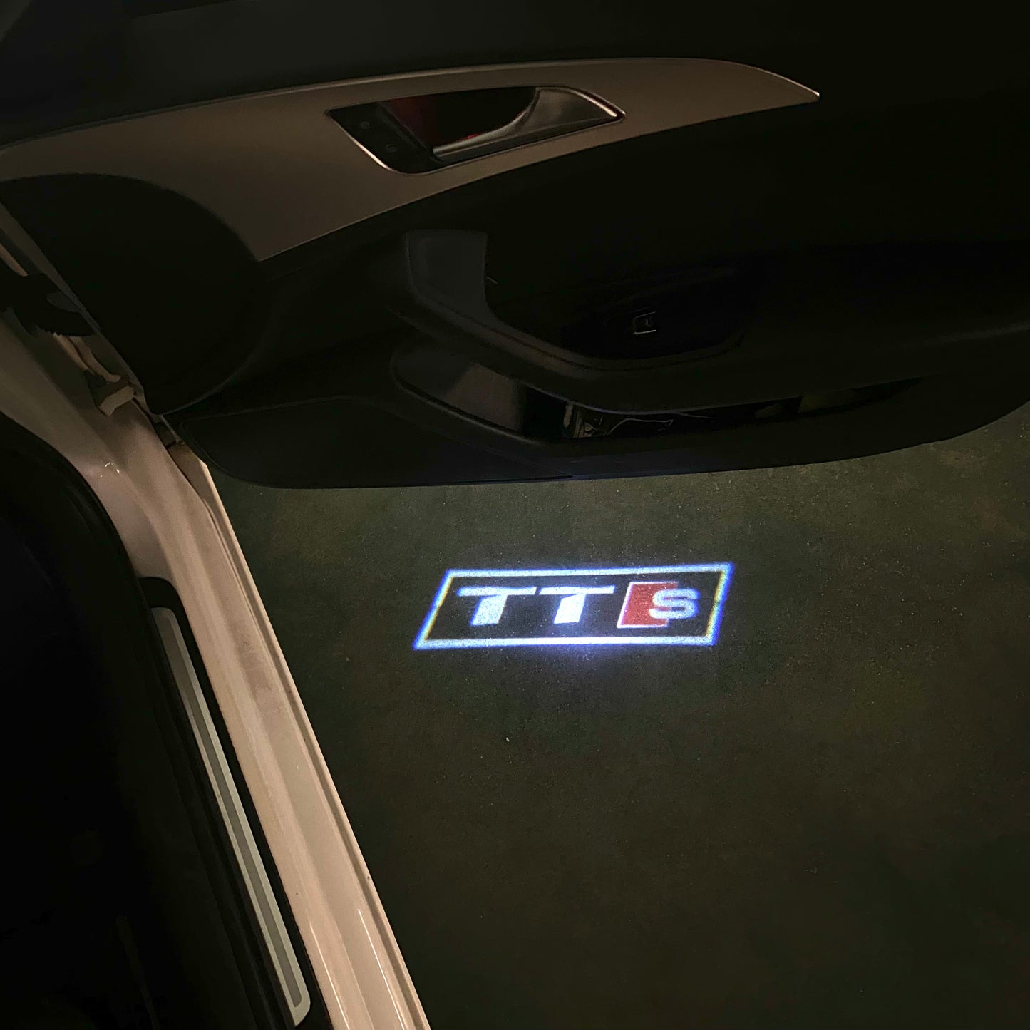 AUDI TTS LOGO PROJECTOT LIGHTS (quantity 1 = 2 Logo Films /2 door lights)Nr.12B21