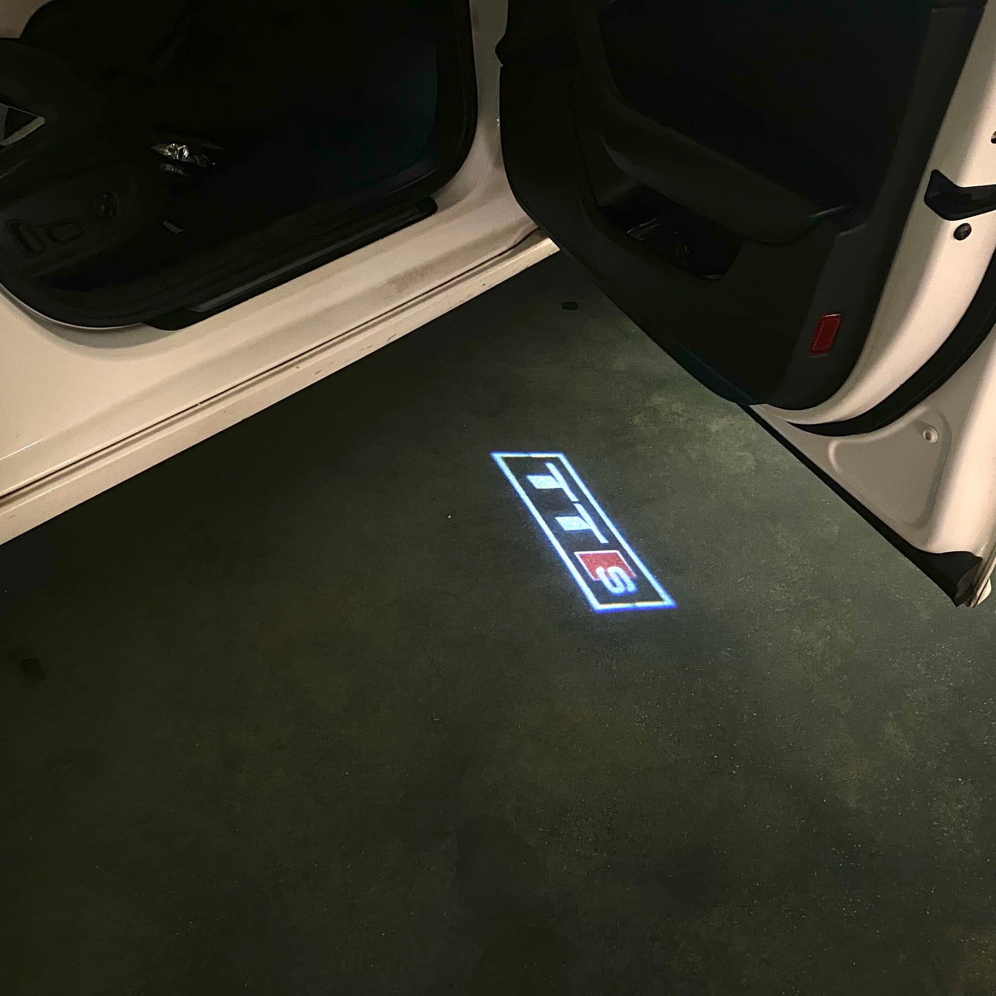 AUDI TTS LOGO PROJECTOT LIGHTS (quantity 1 = 2 Logo Films /2 door lights)Nr.12B21